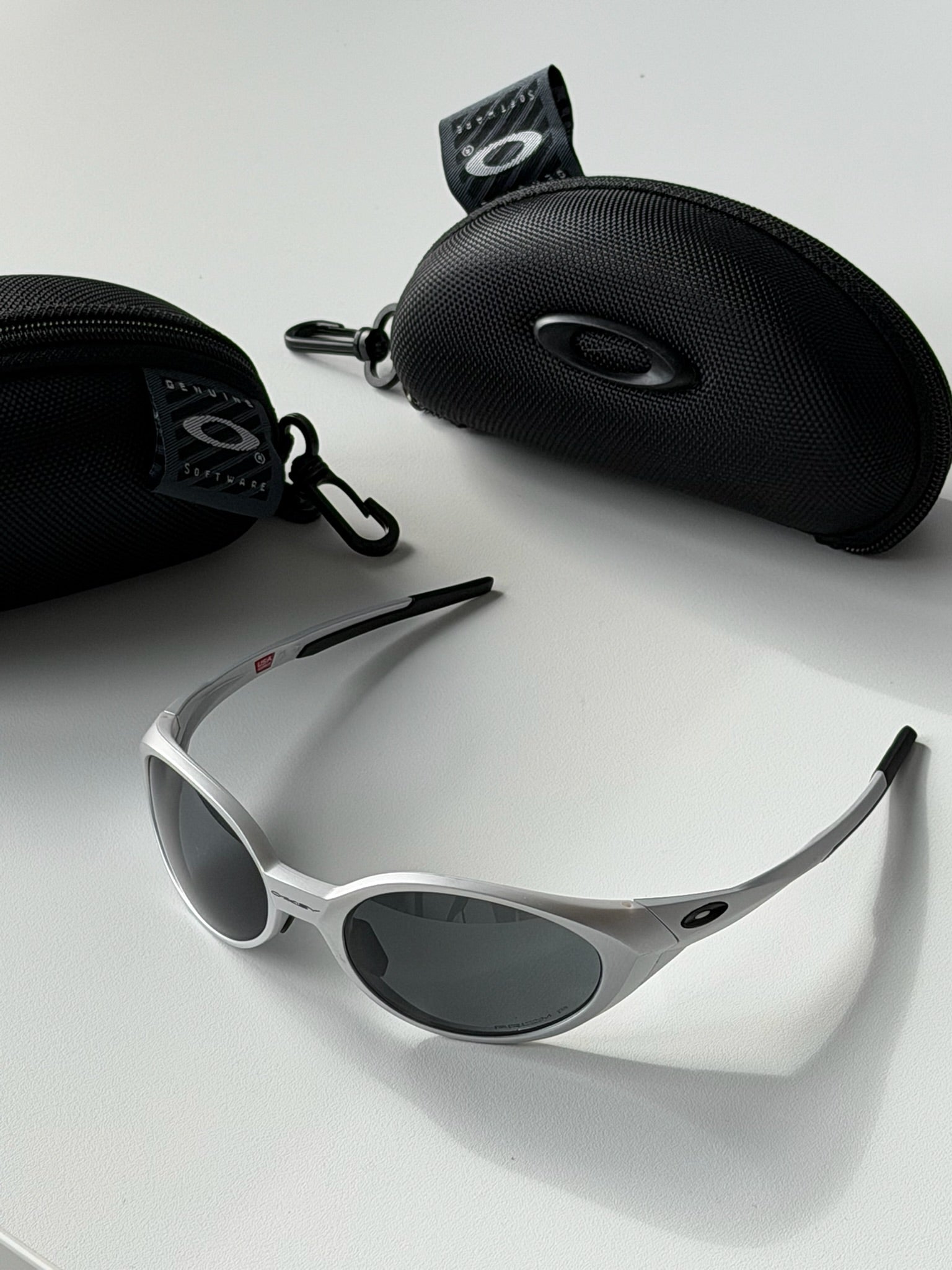 Oakley Eye Jacket Sunglasses – Silver Frame / Black Lens | Y2K Wraparound Sports Shades
