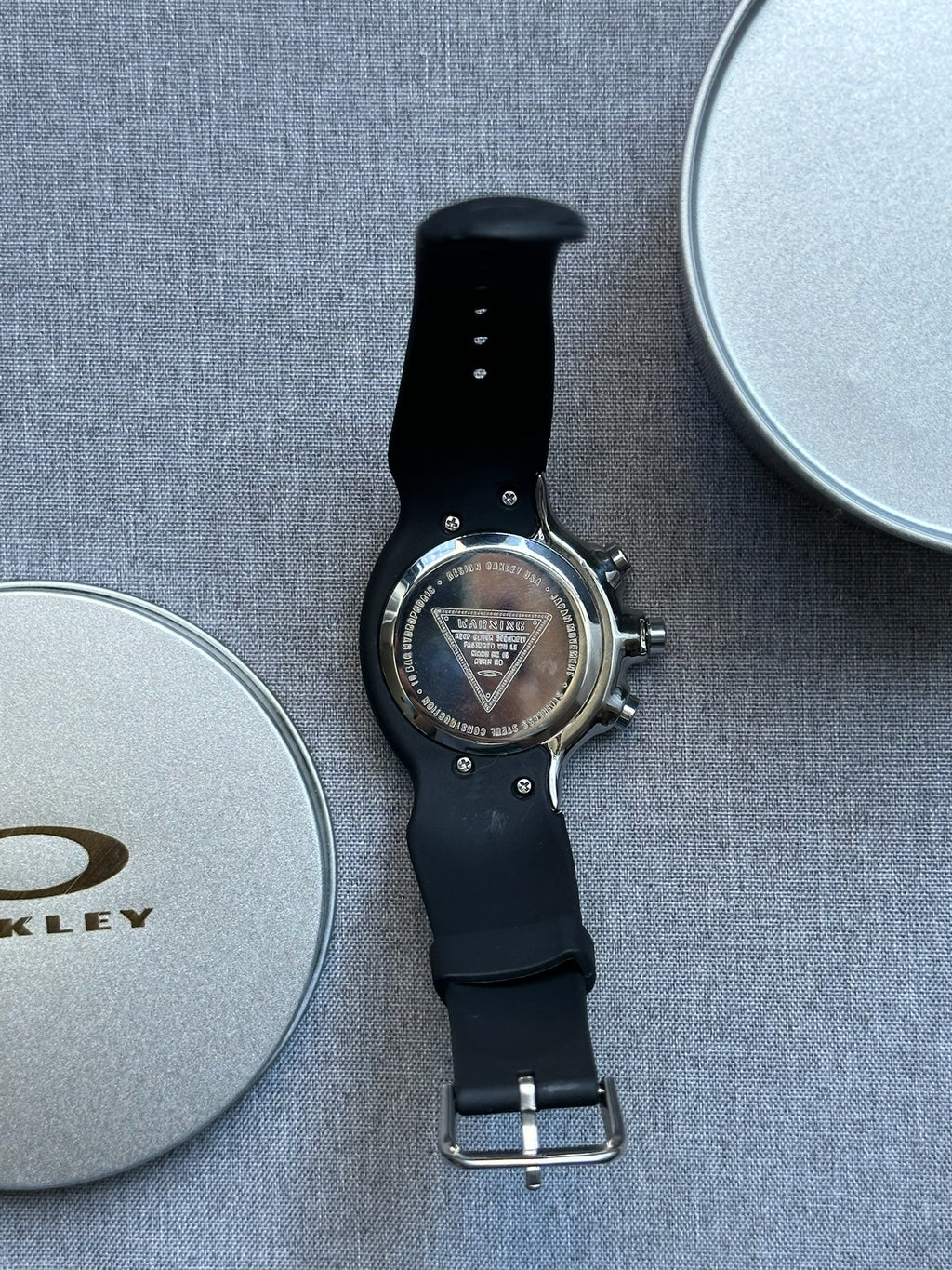 Oakley Chronograph Watch – Black Dial with Rubber Strap