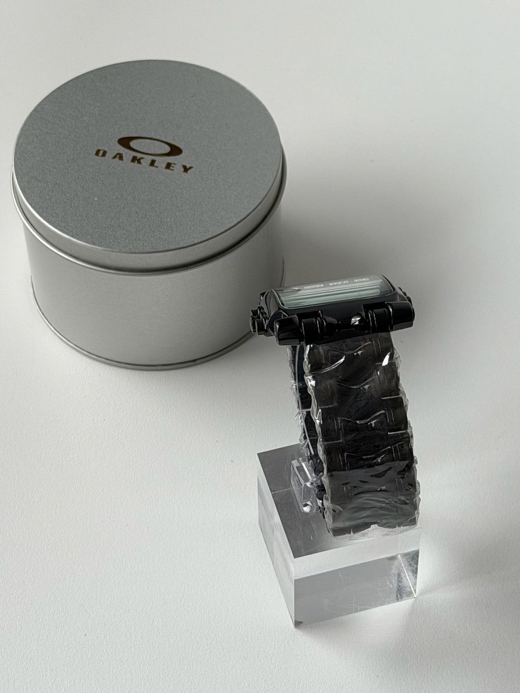 Oakley Minute Machine Watch – Black Bracelet / White Dial