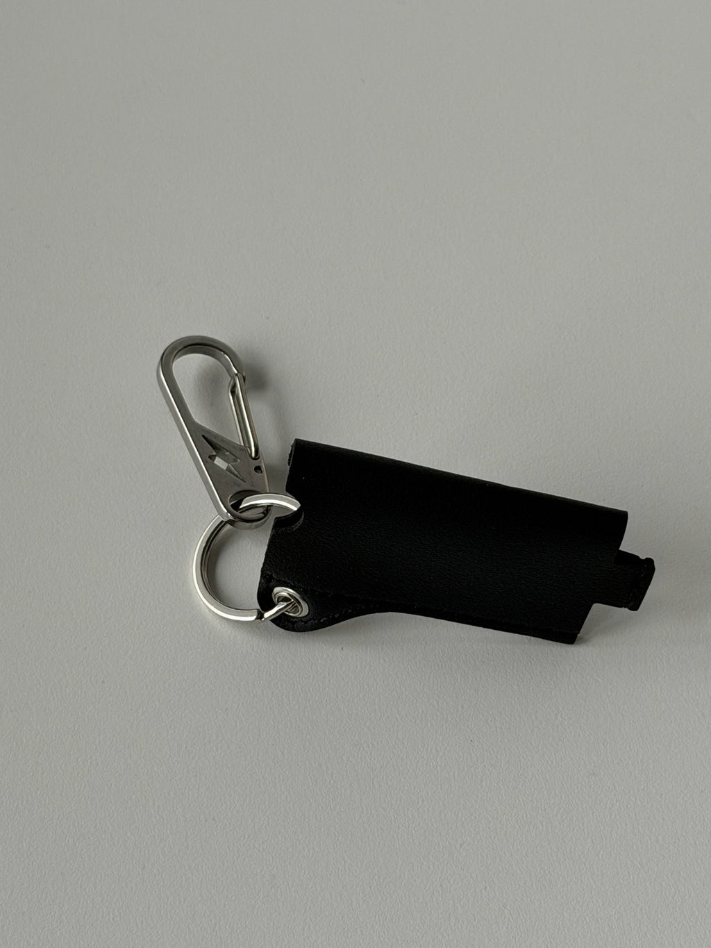 Black Leather Lighter Holder Keychain – Industrial Metal Clip Utility Accessory