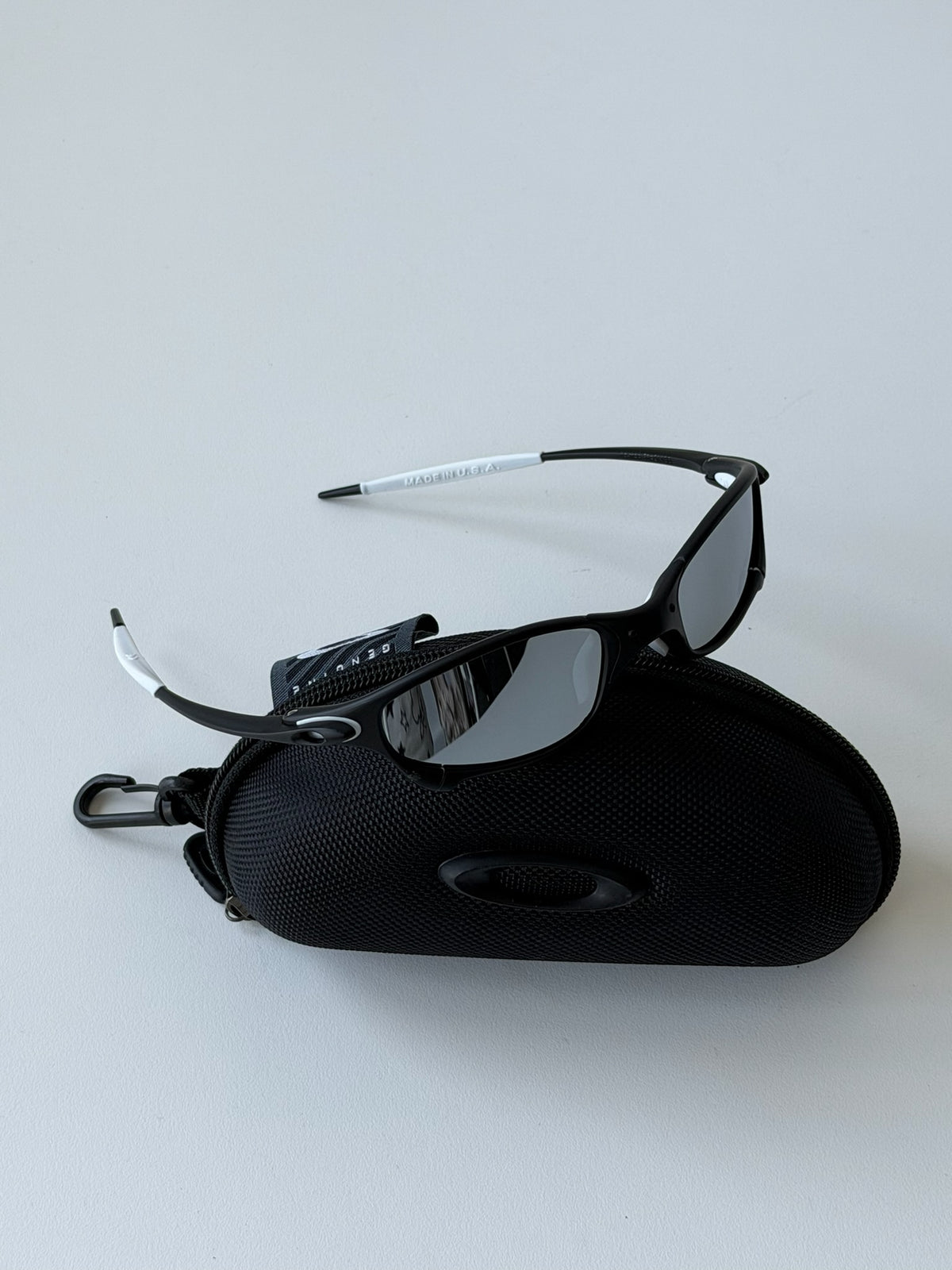 Vintage Oakley Juliet 1.0 – Black Frame / Silver Mirror Lens