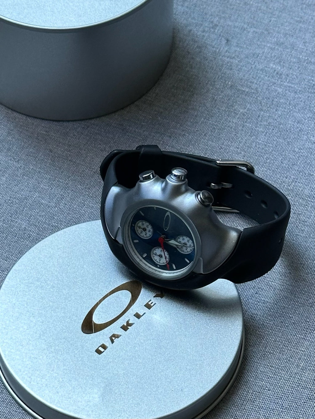 Oakley Chronograph Watch – Blue Dial with Rubber Strap