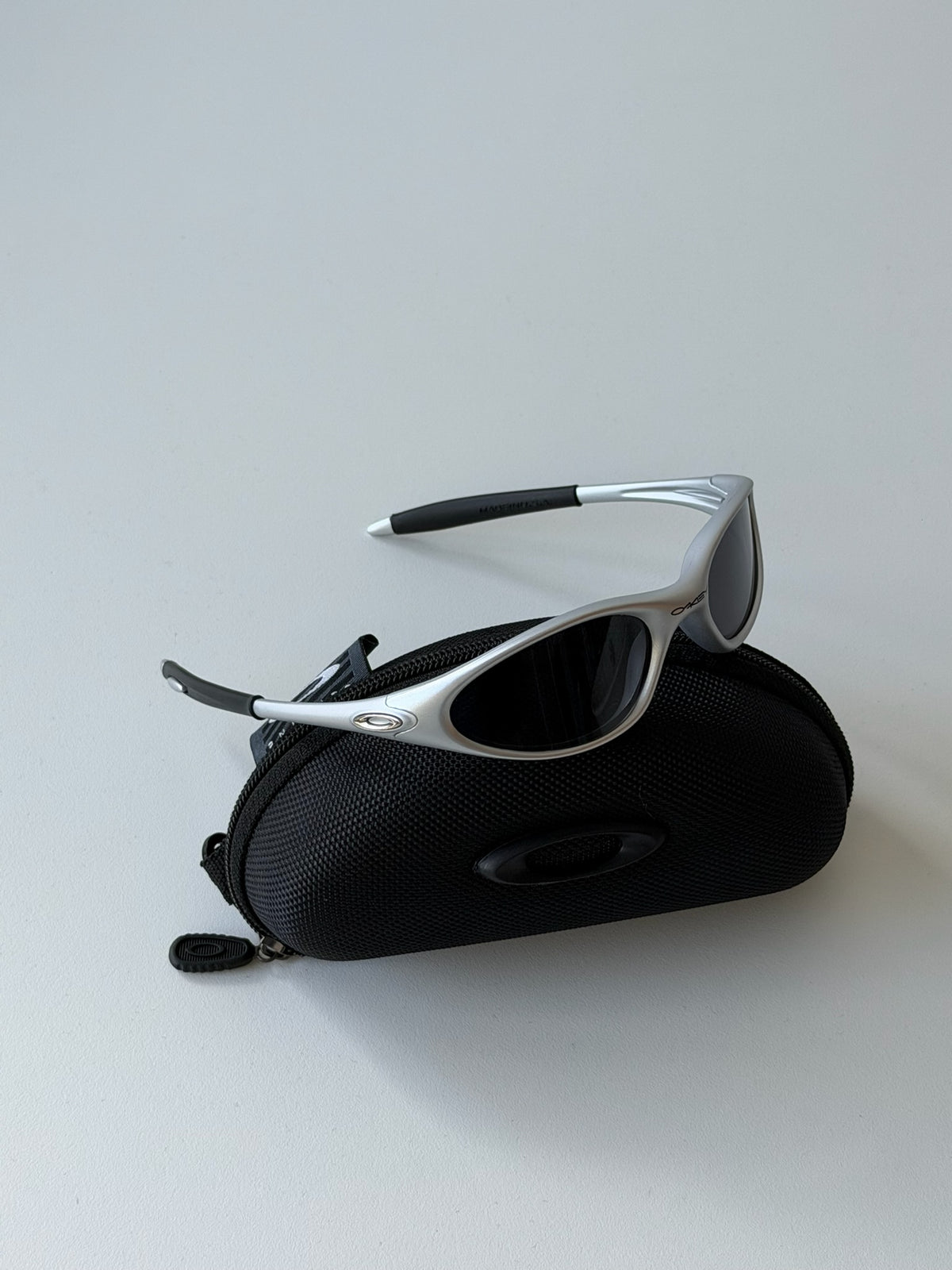 Oakley Eye Jacket Gen 1 Sunglasses – Silver / Black