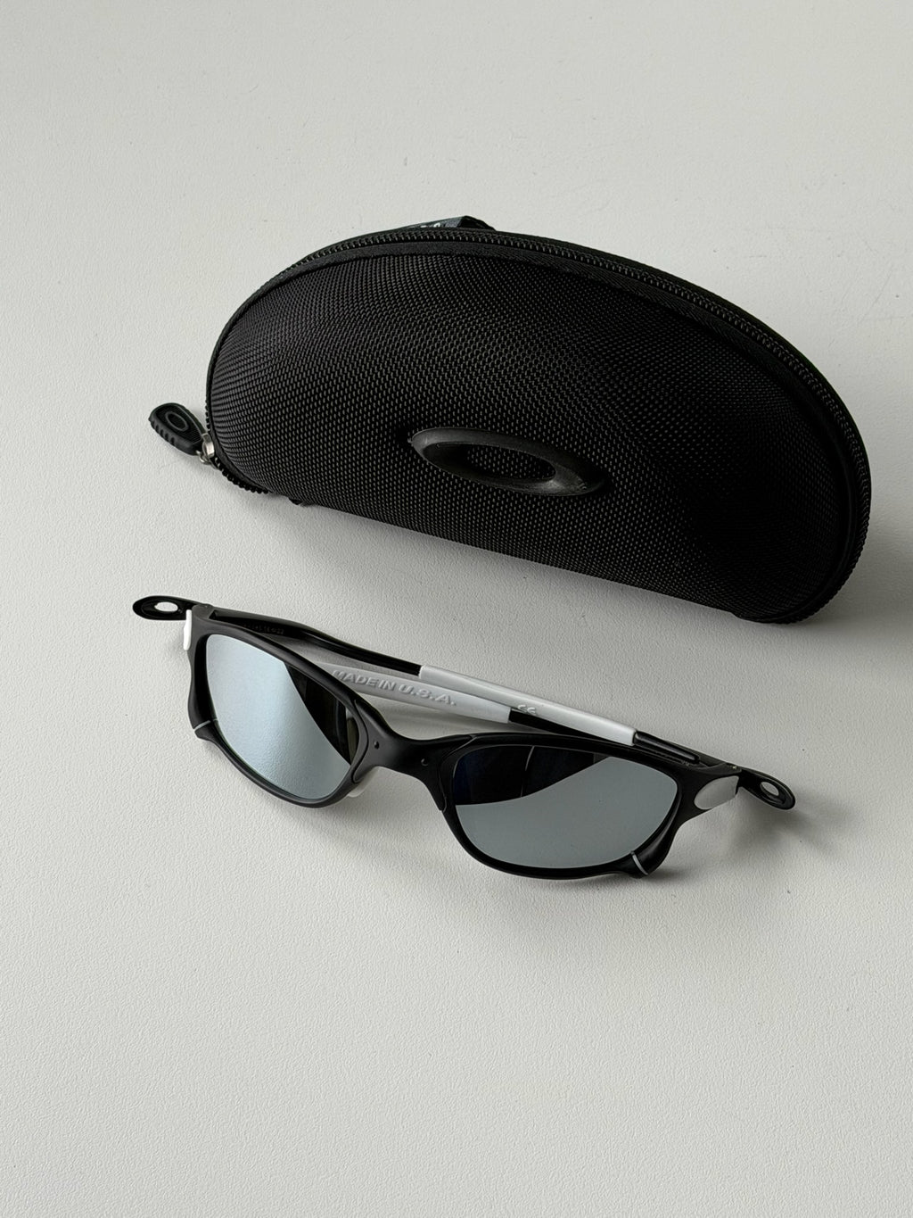 Vintage Oakley Juliet 2.0 – Black Frame / Silver Mirror Lens
