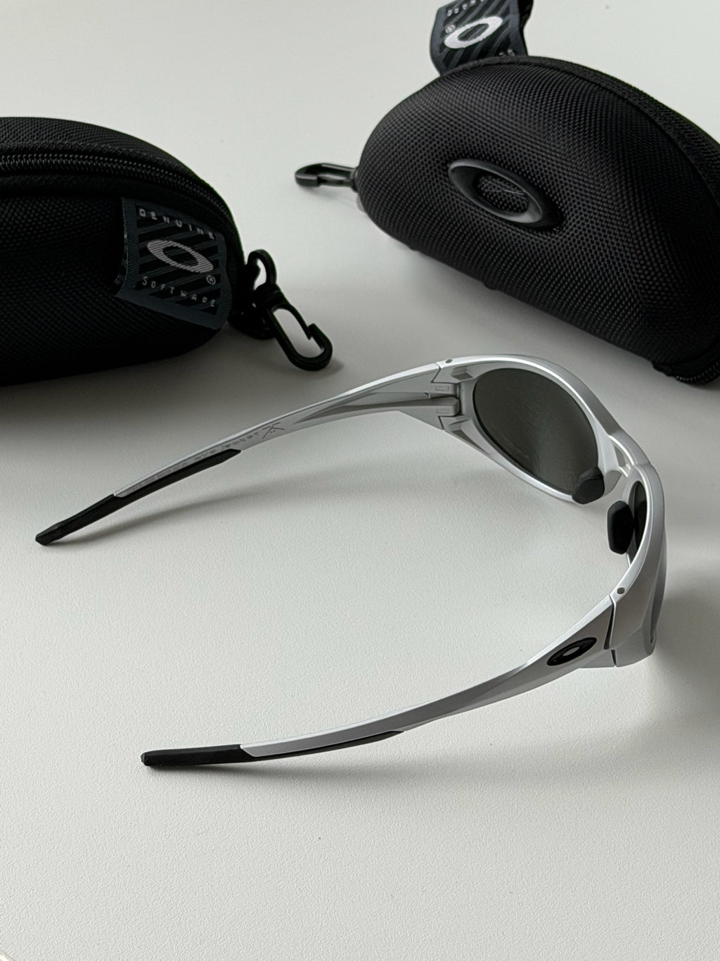 Oakley Eye Jacket Sunglasses – Silver Frame / Silver Mirror Lens | Y2K Wraparound Shades