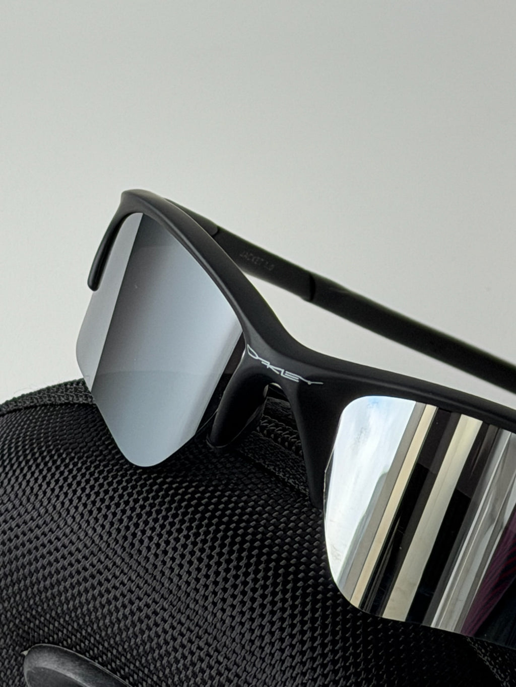 Oakley Half Jacket 1.0 Sunglasses – Black / Silver Mirror