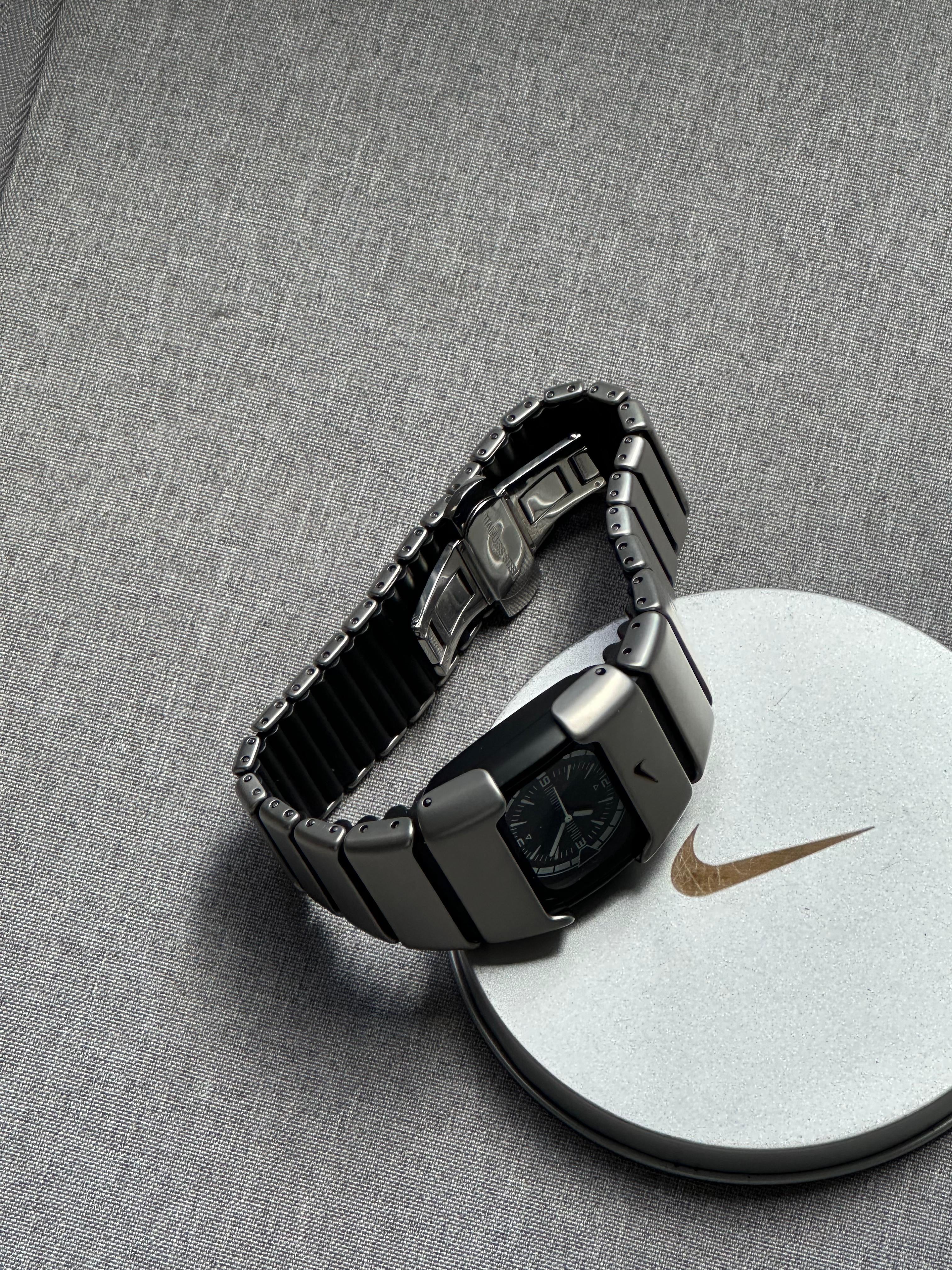 Nike D-Line Satin Silver Analogue Watch with White Dial | Rare Collectible | Unisex Retro Sports Timepiece