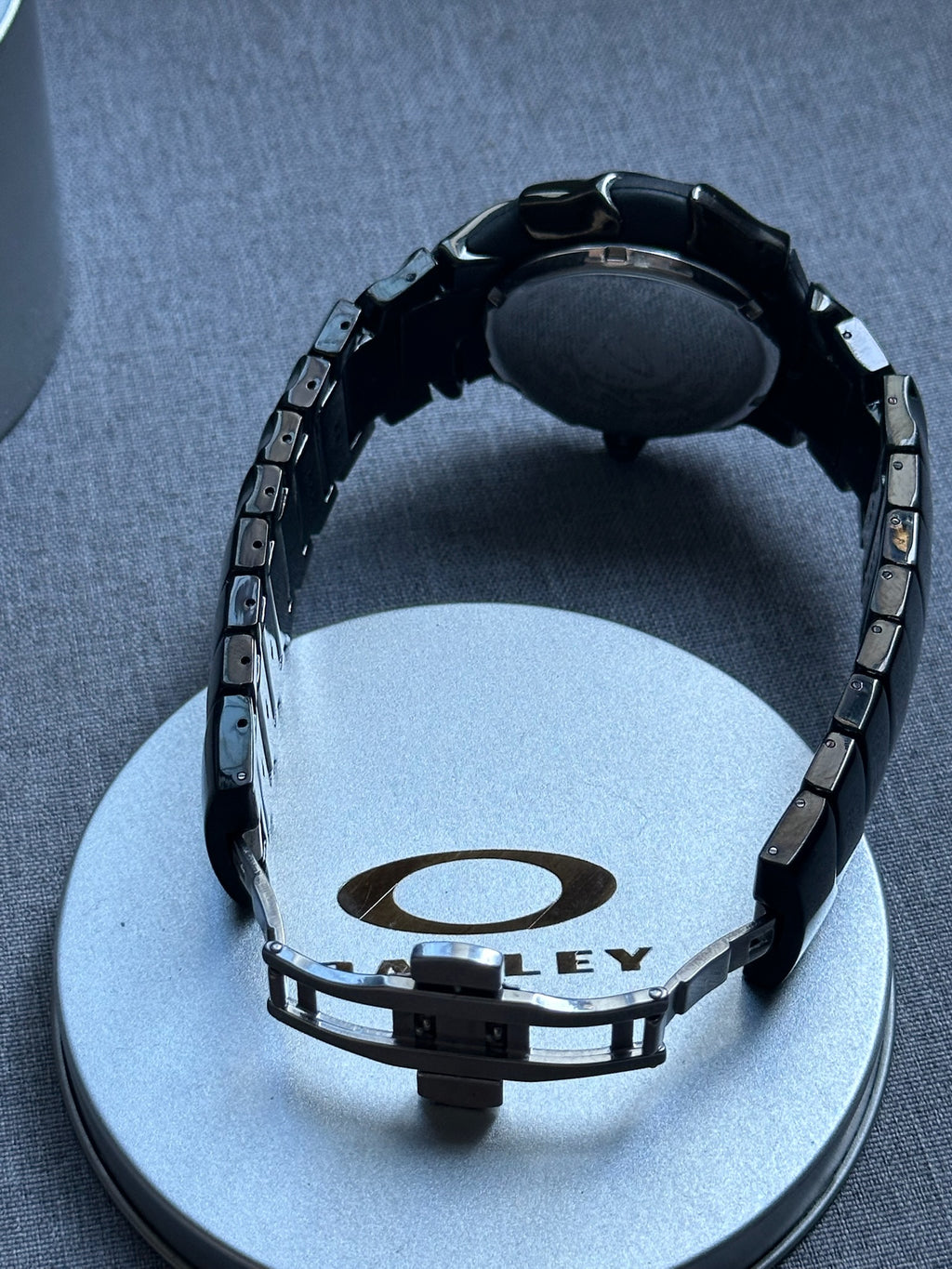 Oakley Blade Watch – Red dial Black Shiny Stainless Steel, Swiss Movement, Collectible Men’s Watch