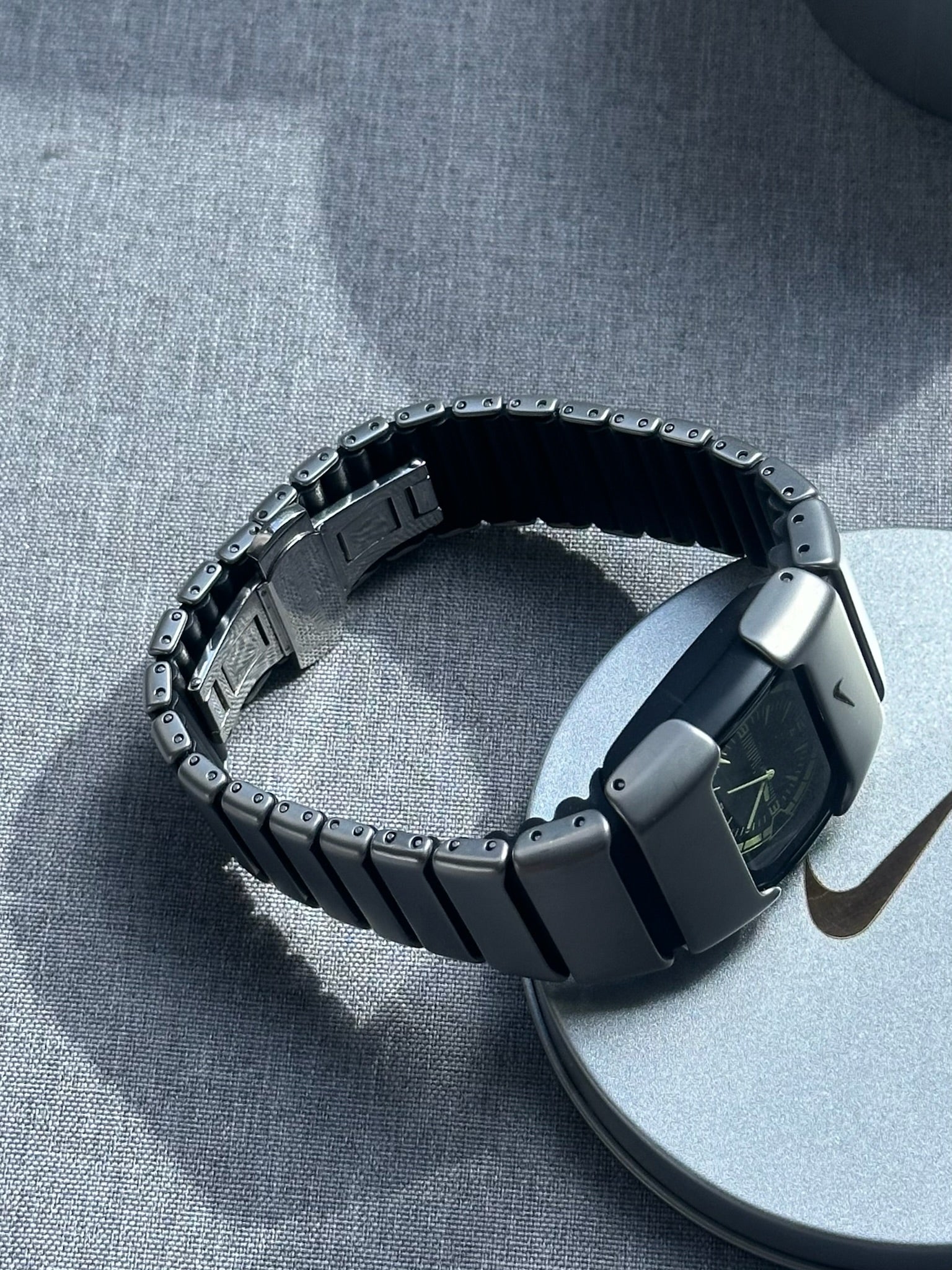 Nike D-Line Satin Silver Analogue Watch with Light Yellow Dial | Rare Collectible | Unisex Retro Sports Timepiece