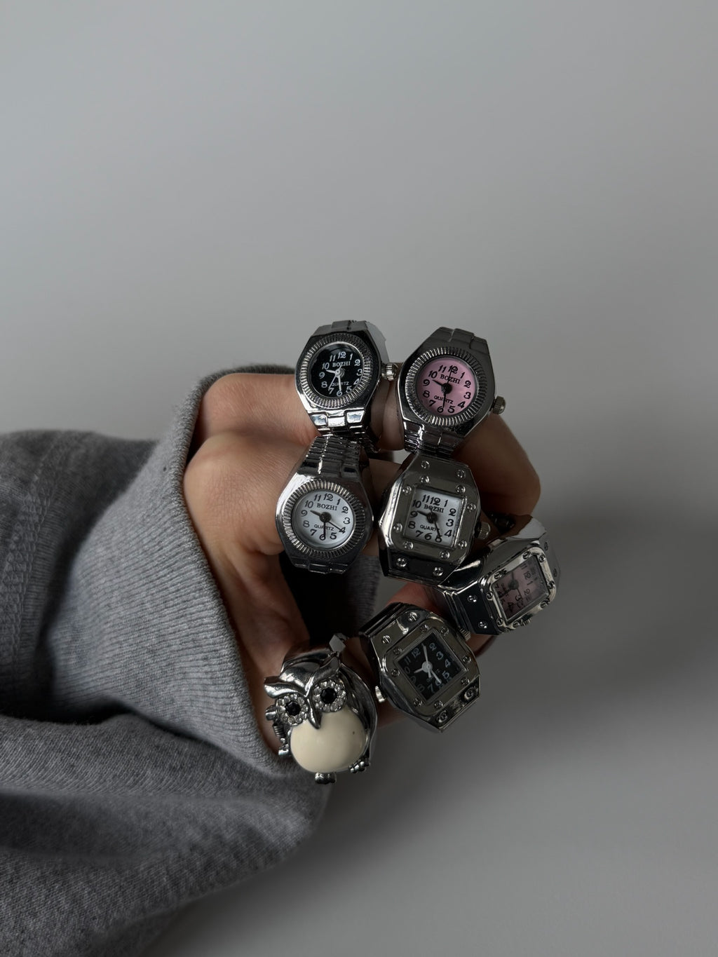Classic Vintage-Inspired Ring Watch – Adjustable Stainless Steel Finger Watch | Y2K Fashion Accessory