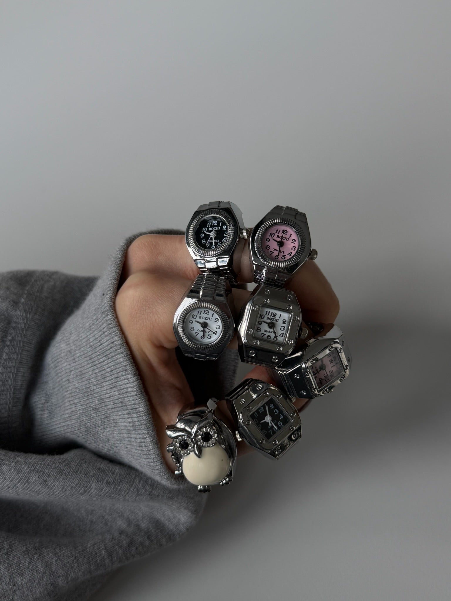 Classic Vintage-Inspired Ring Watch – Adjustable Stainless Steel Finger Watch | Y2K Fashion Accessory