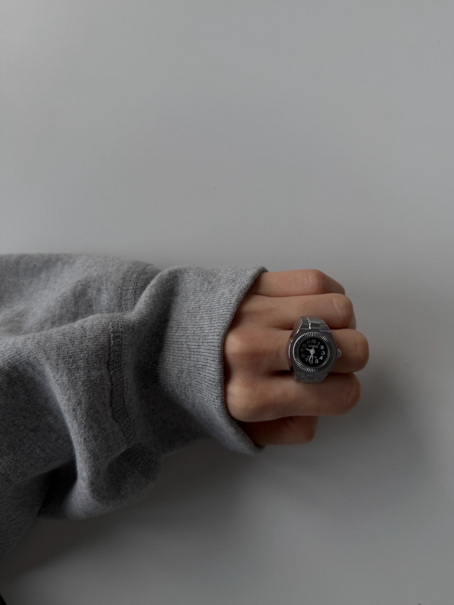 Classic Vintage-Inspired Ring Watch – Adjustable Stainless Steel Finger Watch | Y2K Fashion Accessory