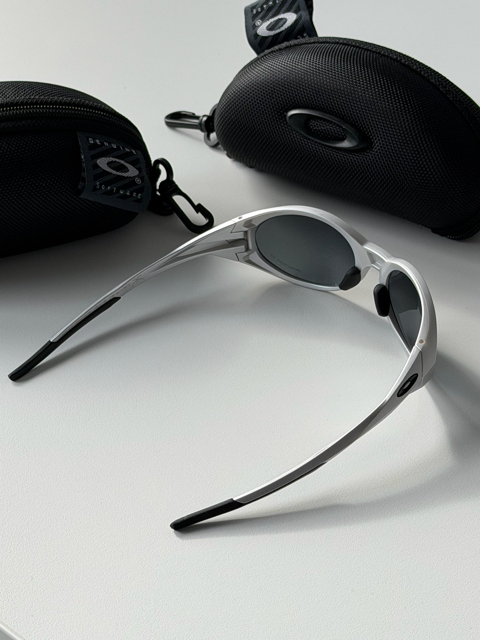 Oakley Eye Jacket Sunglasses – Silver Frame / Black Lens | Y2K Wraparound Sports Shades