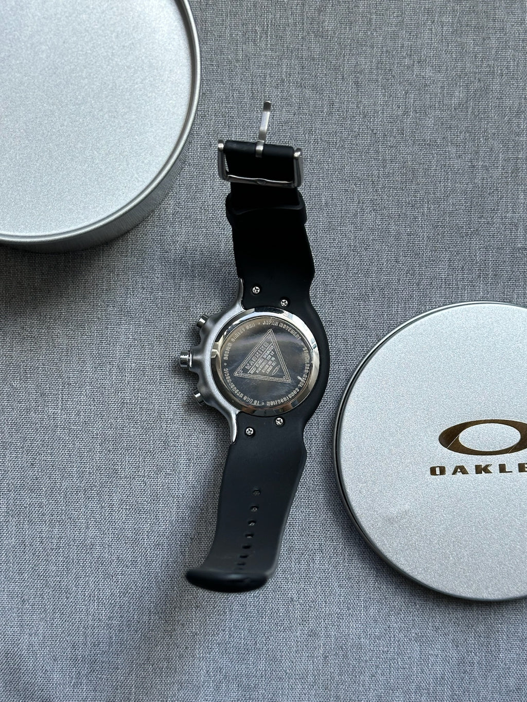 Oakley Chronograph Watch – Yellow Dial with Rubber Strap