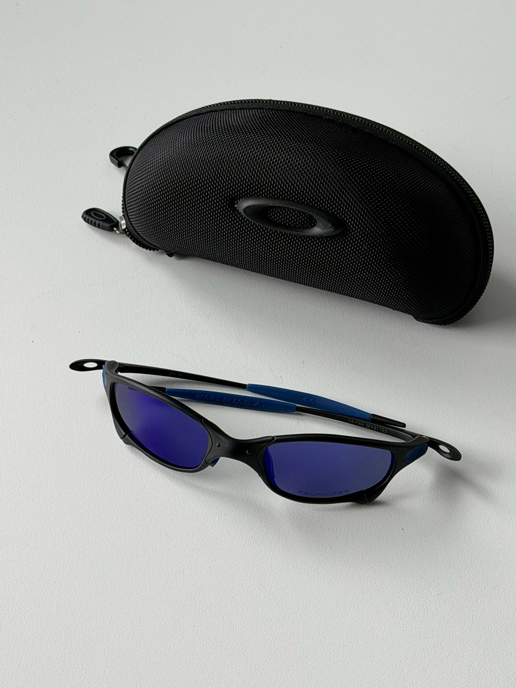Vintage Oakley Juliet 1.0 – Black & Blue Frame / Deep Blue Mirror Lens