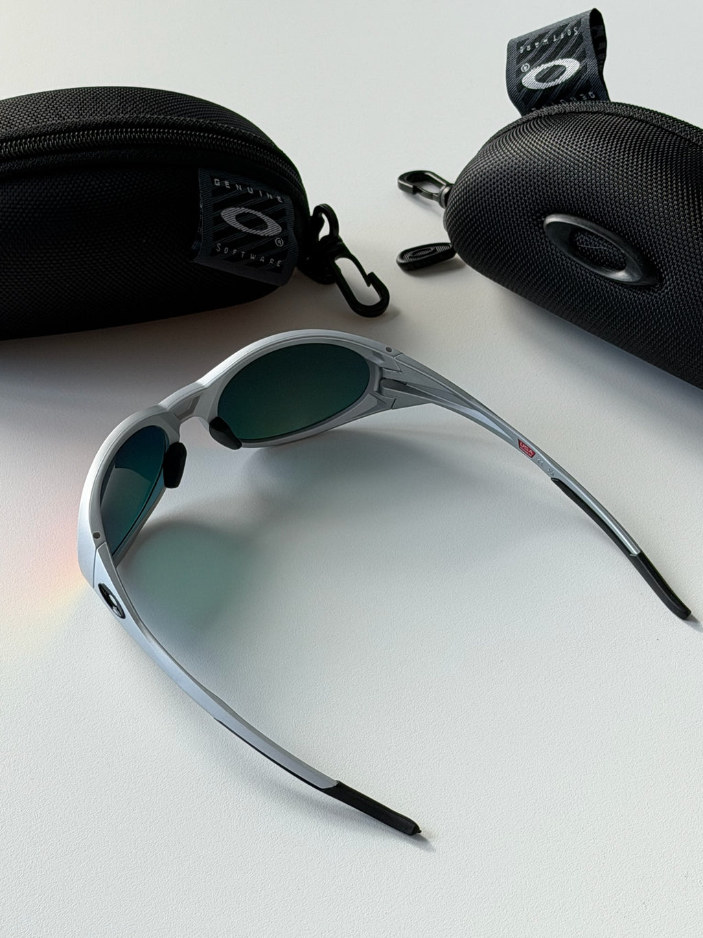 Oakley Eye Jacket Sunglasses – Silver Frame / Fire Iridium Lens | Y2K Wraparound Sports Shades