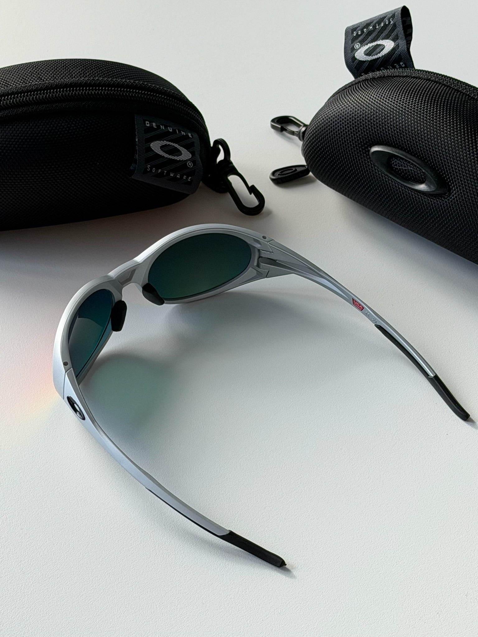 Oakley Eye Jacket Sunglasses – Silver Frame / Fire Iridium Lens | Y2K Wraparound Sports Shades