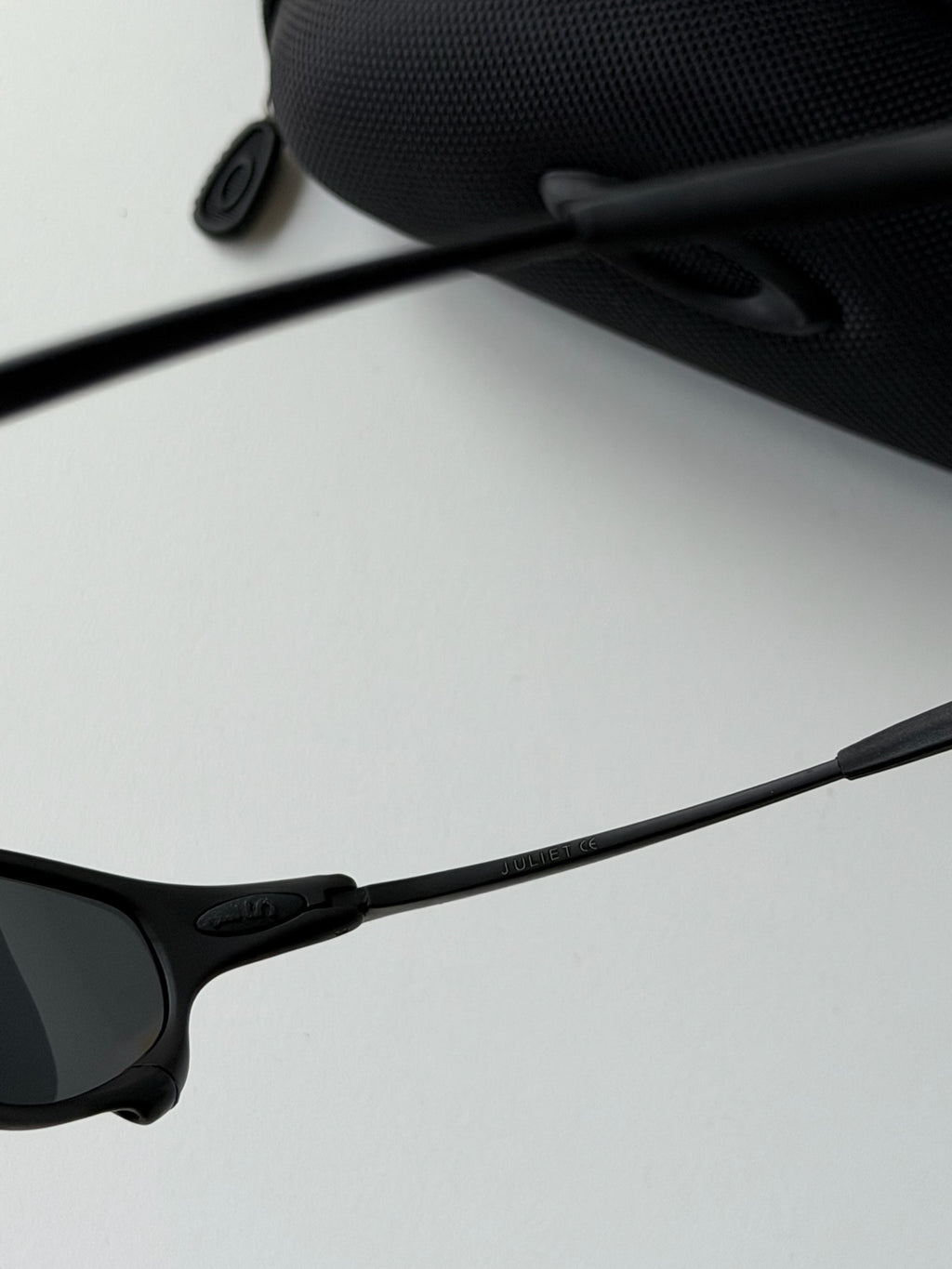 Vintage Oakley Juliet 1.0 – Black Frame / Black Lens
