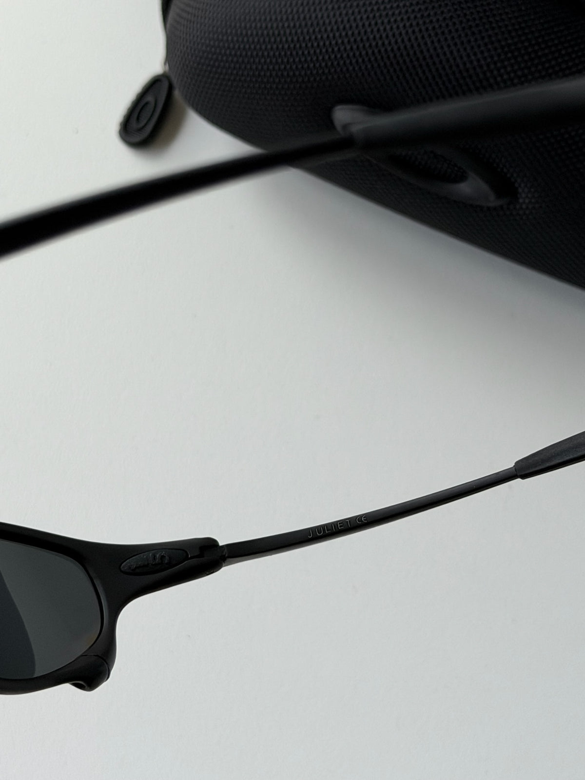 Vintage Oakley Juliet 1.0 – Black Frame / Black Lens