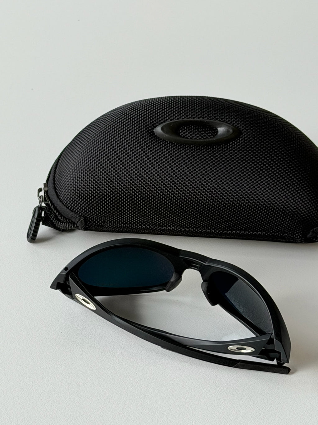 Oakley Eye Jacket Sunglasses – Black Frame / Fire Iridium Lens | Y2K Wraparound Sports Shades