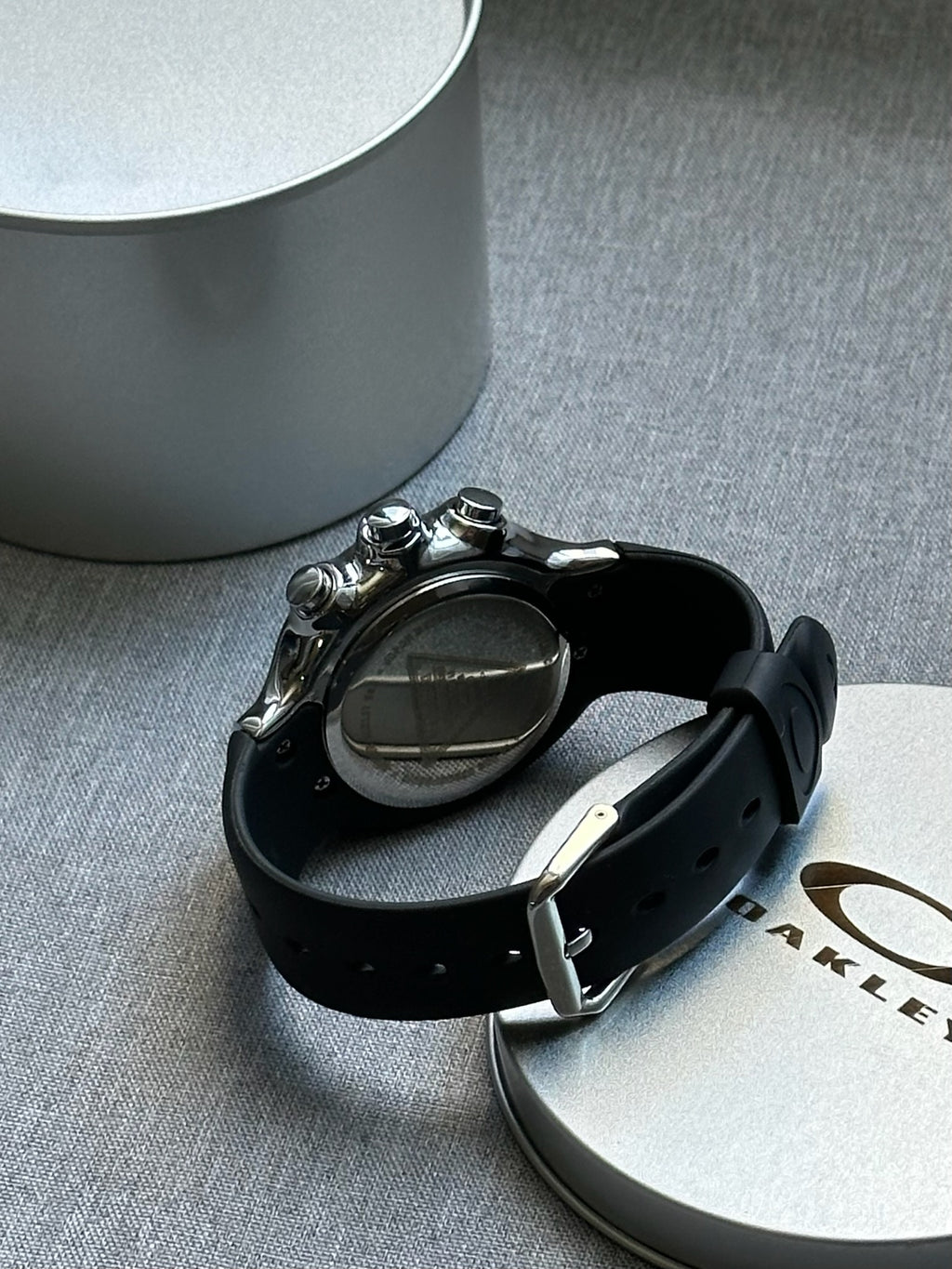 Oakley Chronograph Watch – Black Dial with Rubber Strap