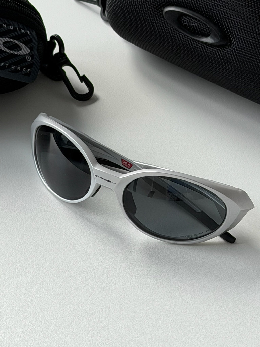 Oakley Eye Jacket Sunglasses – Silver Frame / Black Lens | Y2K Wraparound Sports Shades