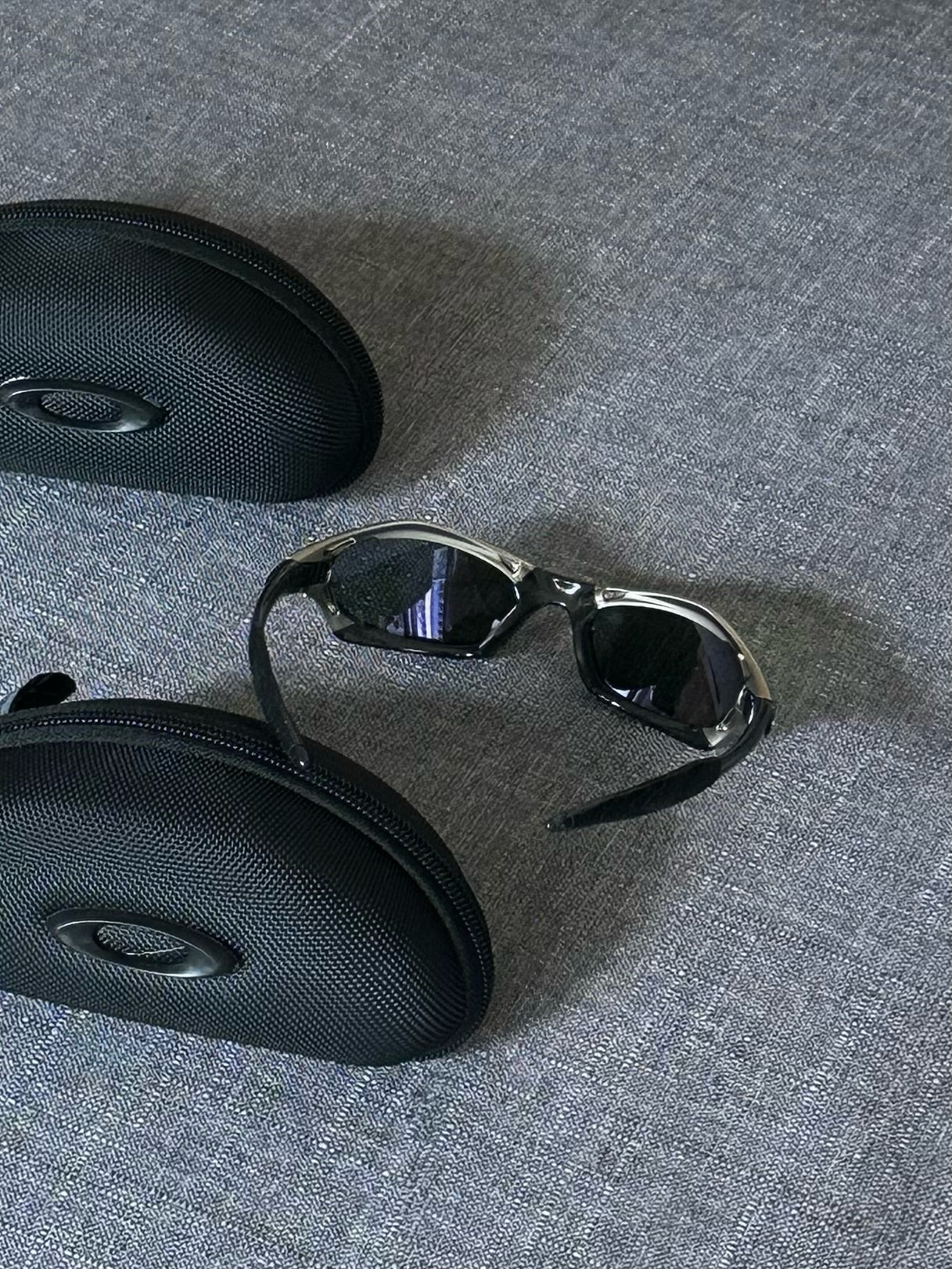 Vintage Oakley Sunglasses: Silver Frame, Purple Lenses with Case