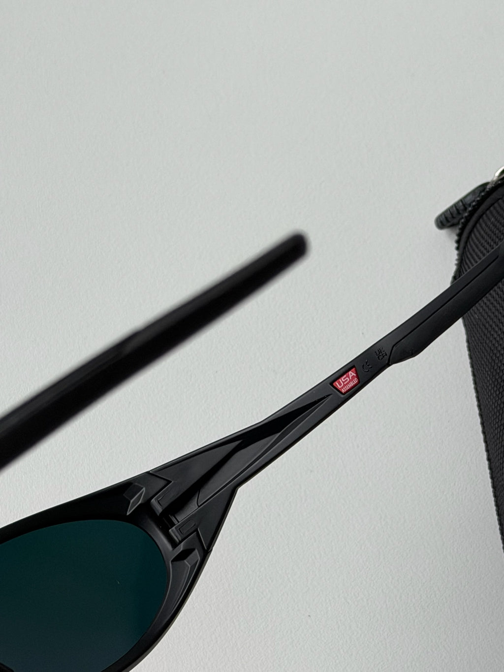 Oakley Eye Jacket Sunglasses – Black Frame / Fire Iridium Lens | Y2K Wraparound Sports Shades