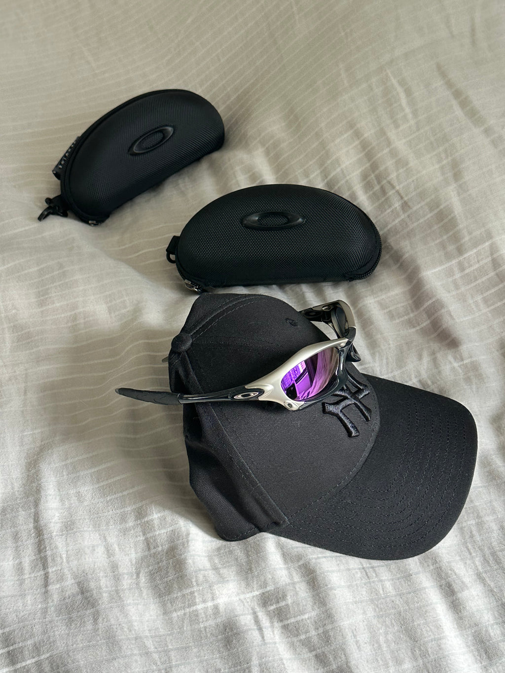 Vintage Oakley Sunglasses: Silver Frame, Purple Lenses with Case