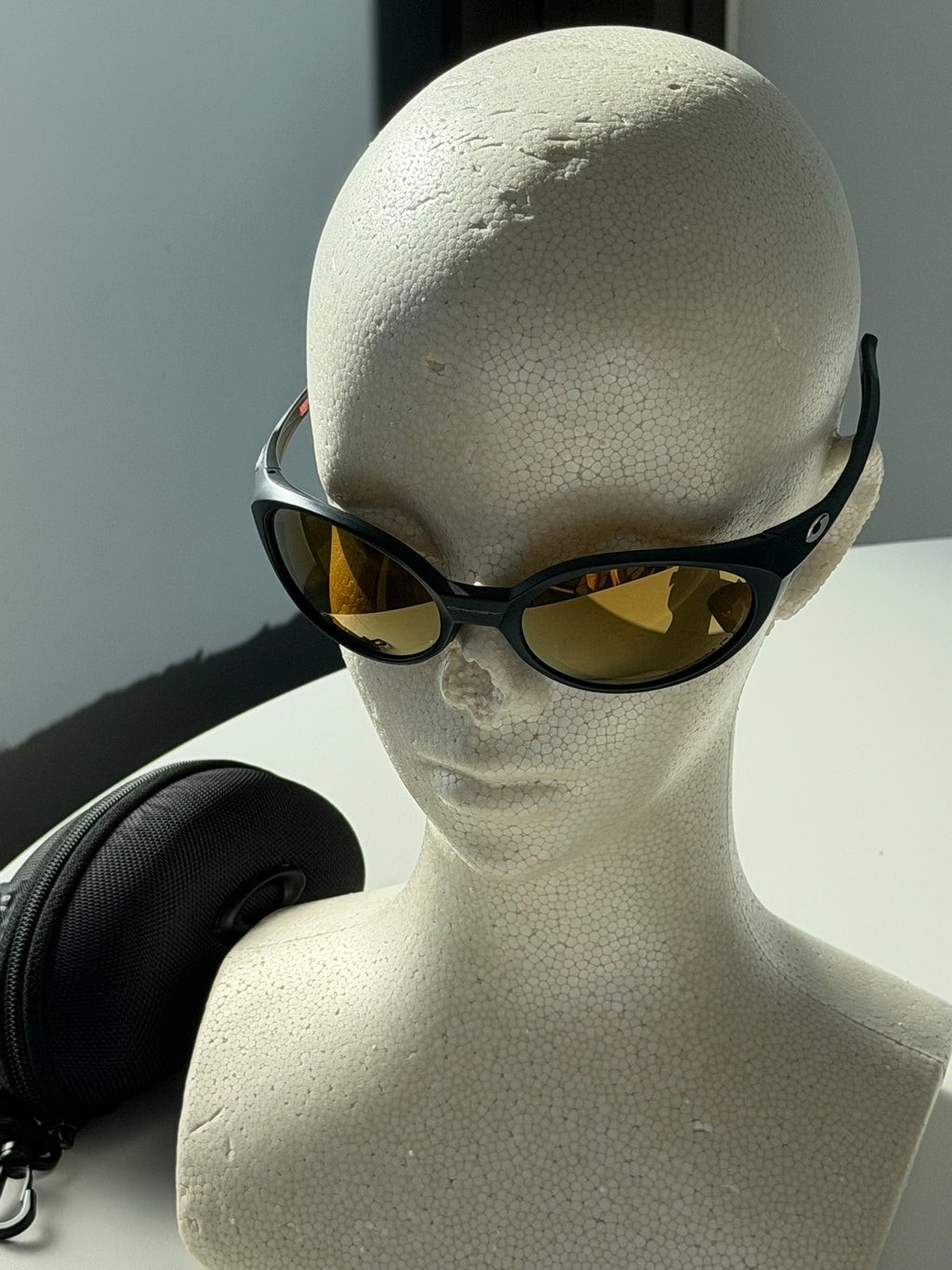 Oakley Eye Jacket Sunglasses – Matte Black Frame / Gold Mirror Lens | Vintage Y2K Wraparound Shades