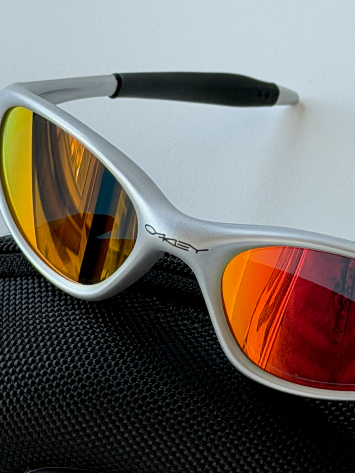 Oakley Eye Jacket Gen 1 Sunglasses – Silver / Fire Red