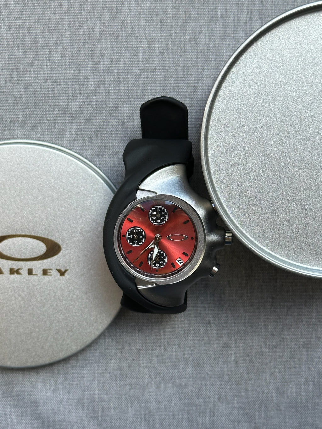 Oakley Chronograph Watch – Red Dial with Rubber Strap