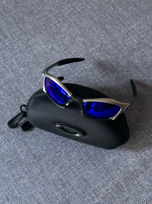 Óculos de sol Oakley vintage: armação em prata polida, lentes azuis – peça colecionável vintage
