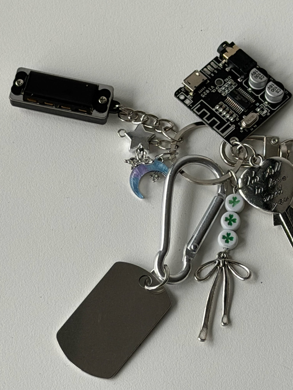 Retro Multi-Charm Keychain – Pocket Watch, Guitar Pick & Tech Hardware Bag Charm