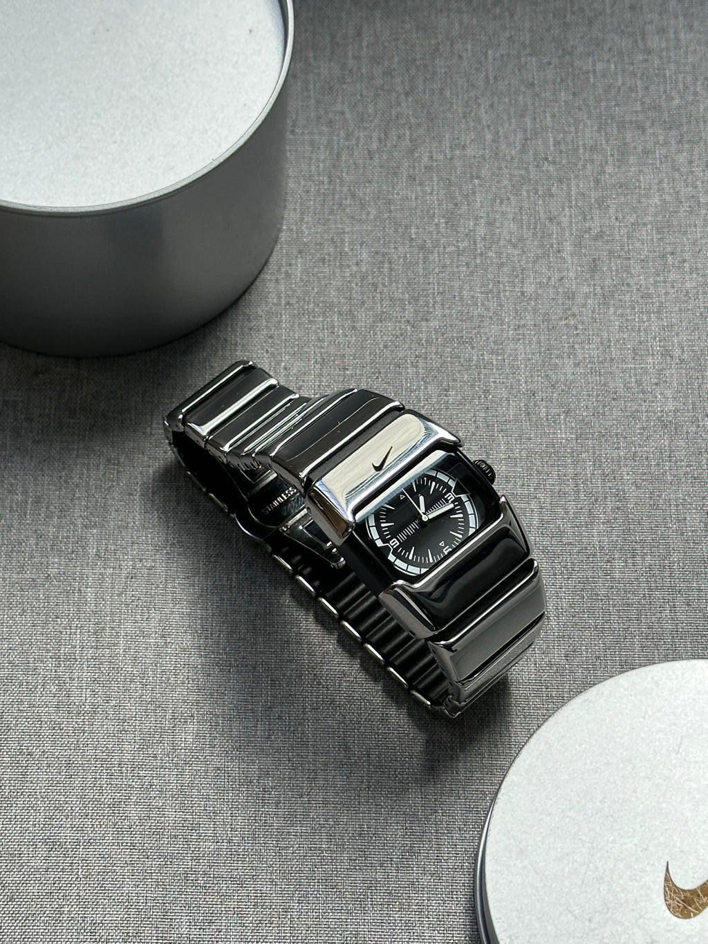 Nike D-Line Shiny Silver Analogue Watch with White Dial | Rare Collectible | Unisex Retro Sports Timepiece