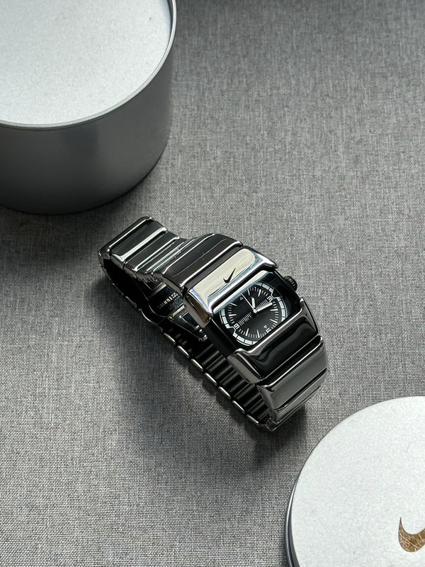 Nike D-Line Shiny Silver Analogue Watch with White Dial | Rare Collectible | Unisex Retro Sports Timepiece