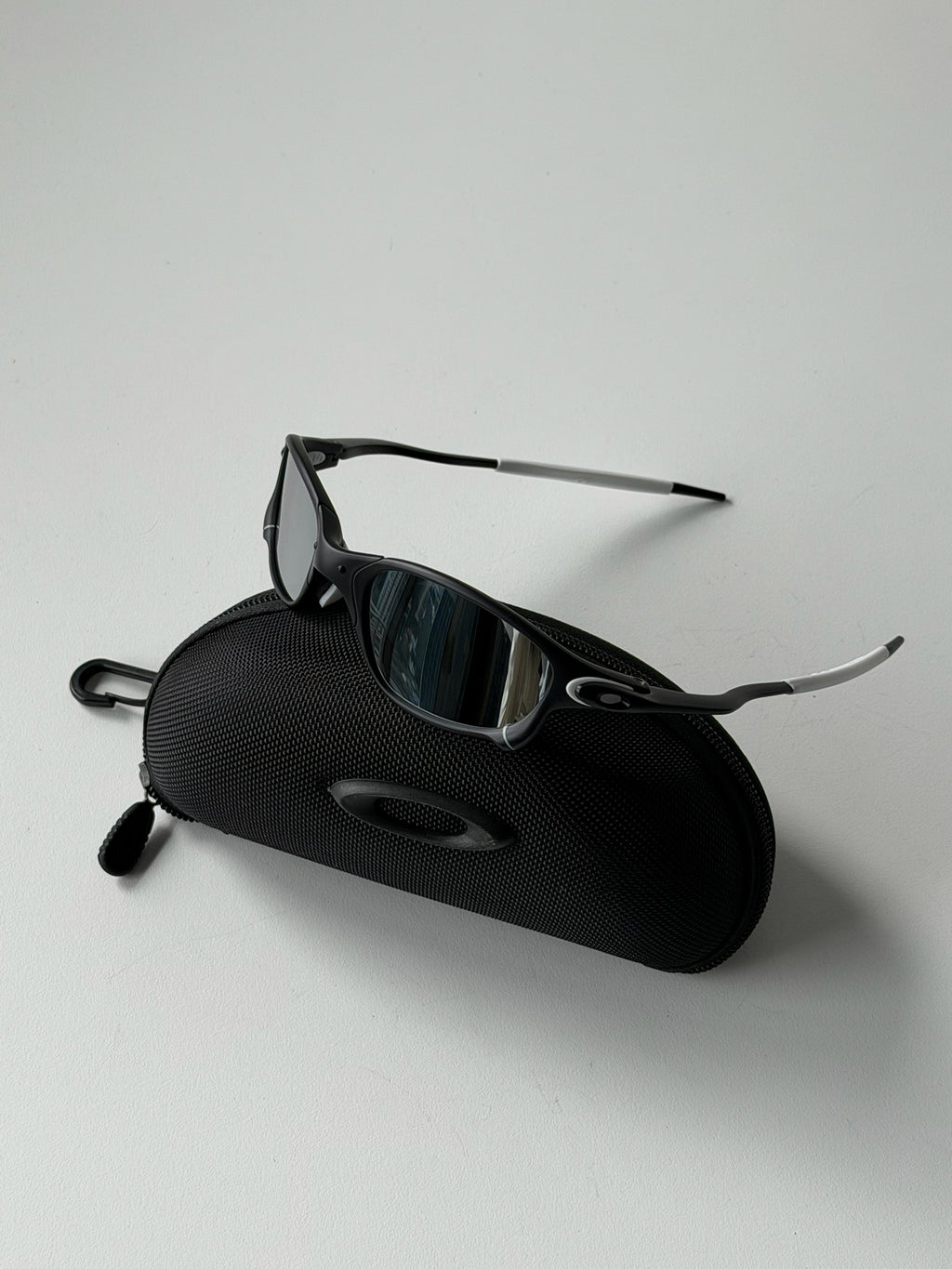 Vintage Oakley Juliet 2.0 – Black Frame / Silver Mirror Lens