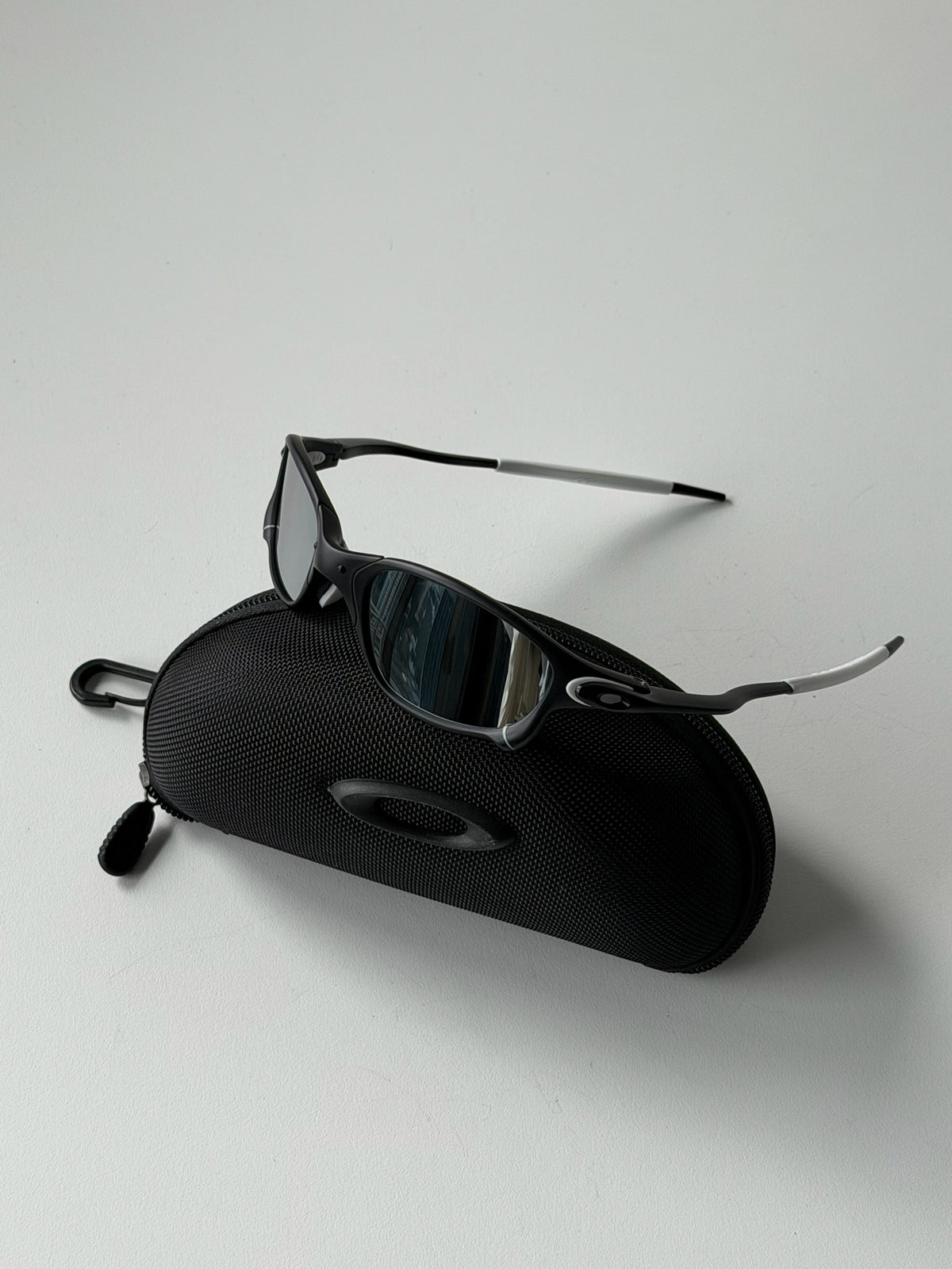 Vintage Oakley Juliet 2.0 – Black Frame / Silver Mirror Lens