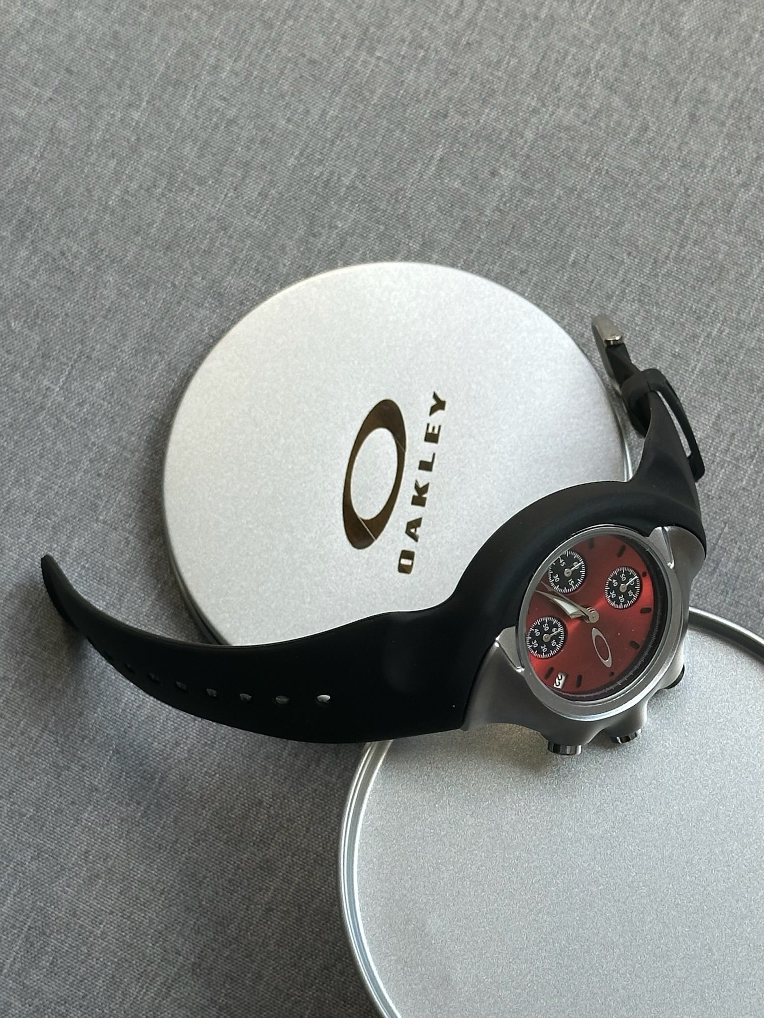 Oakley Chronograph Watch – Red Dial with Rubber Strap