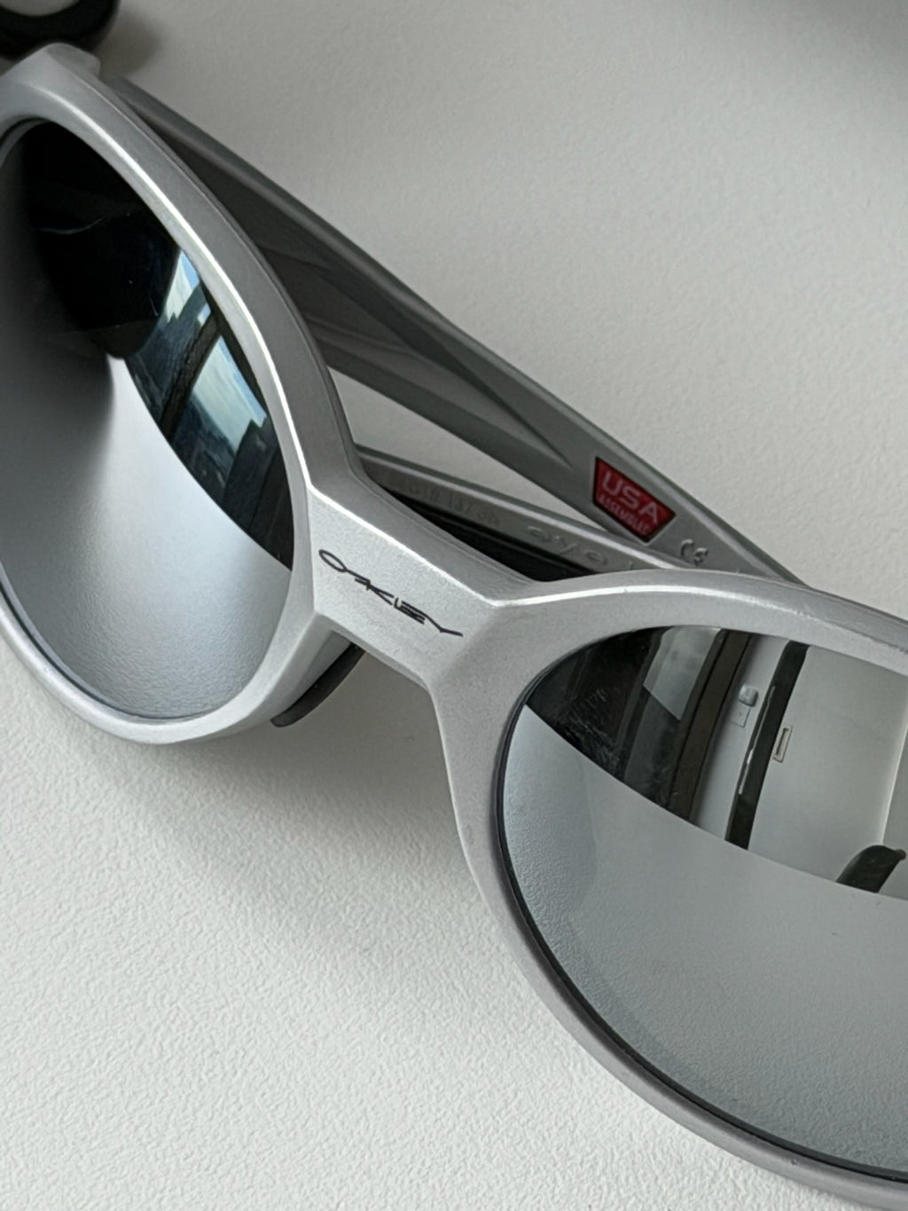Oakley Eye Jacket Sunglasses – Silver Frame / Silver Mirror Lens | Y2K Wraparound Shades
