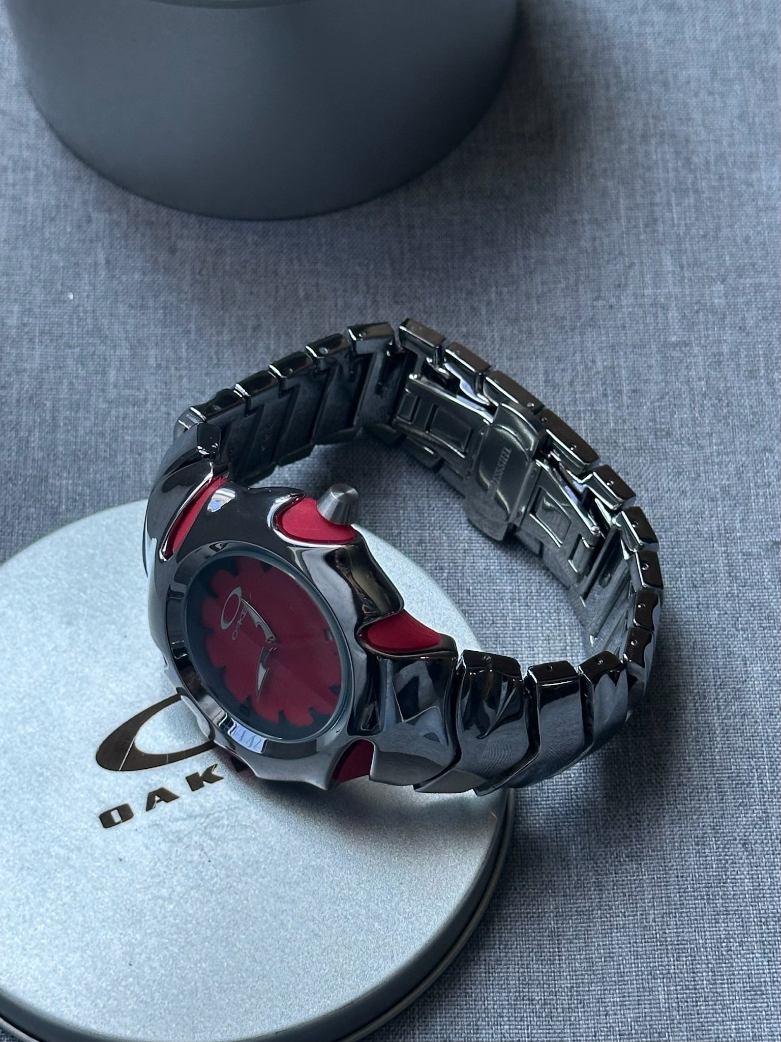 Oakley Blade Watch – Red dial Silver Shiny Stainless Steel, Swiss Movement, Collectible Men’s Watch