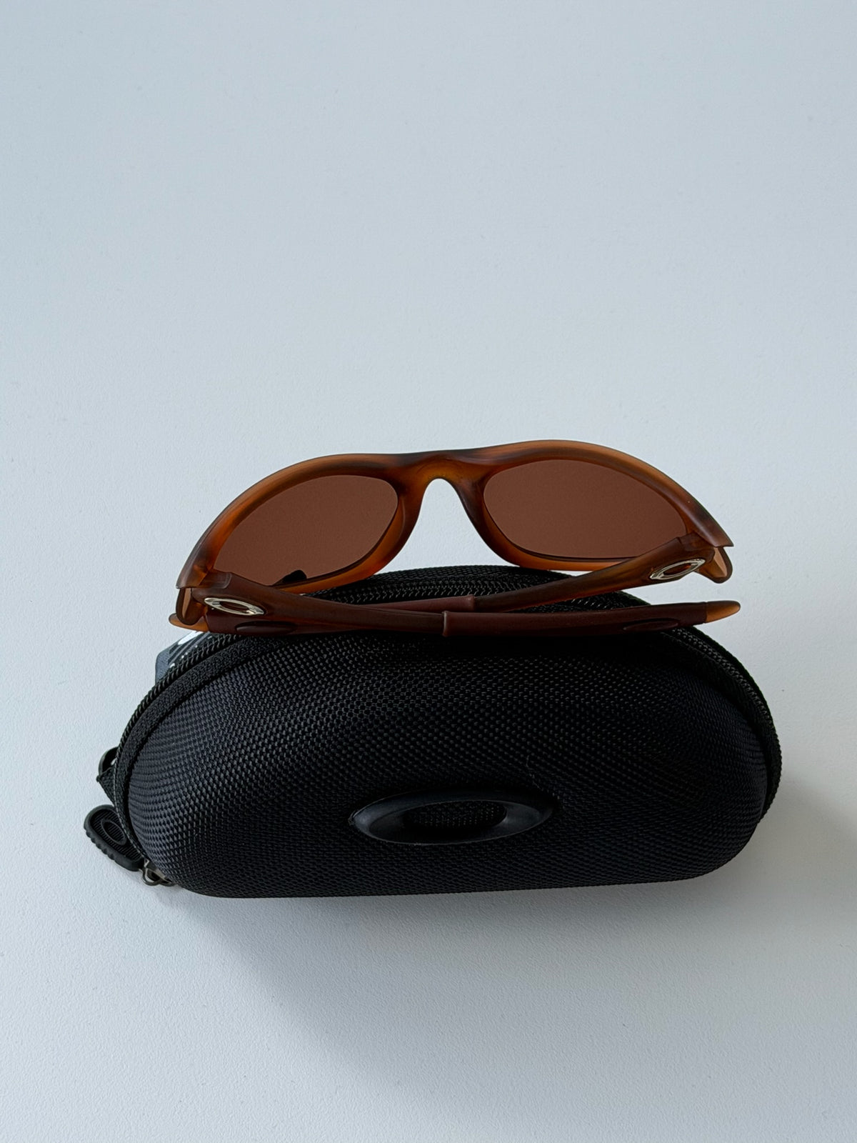 Oakley Eye Jacket Gen 1 Sunglasses – Transparent Brown / Brown