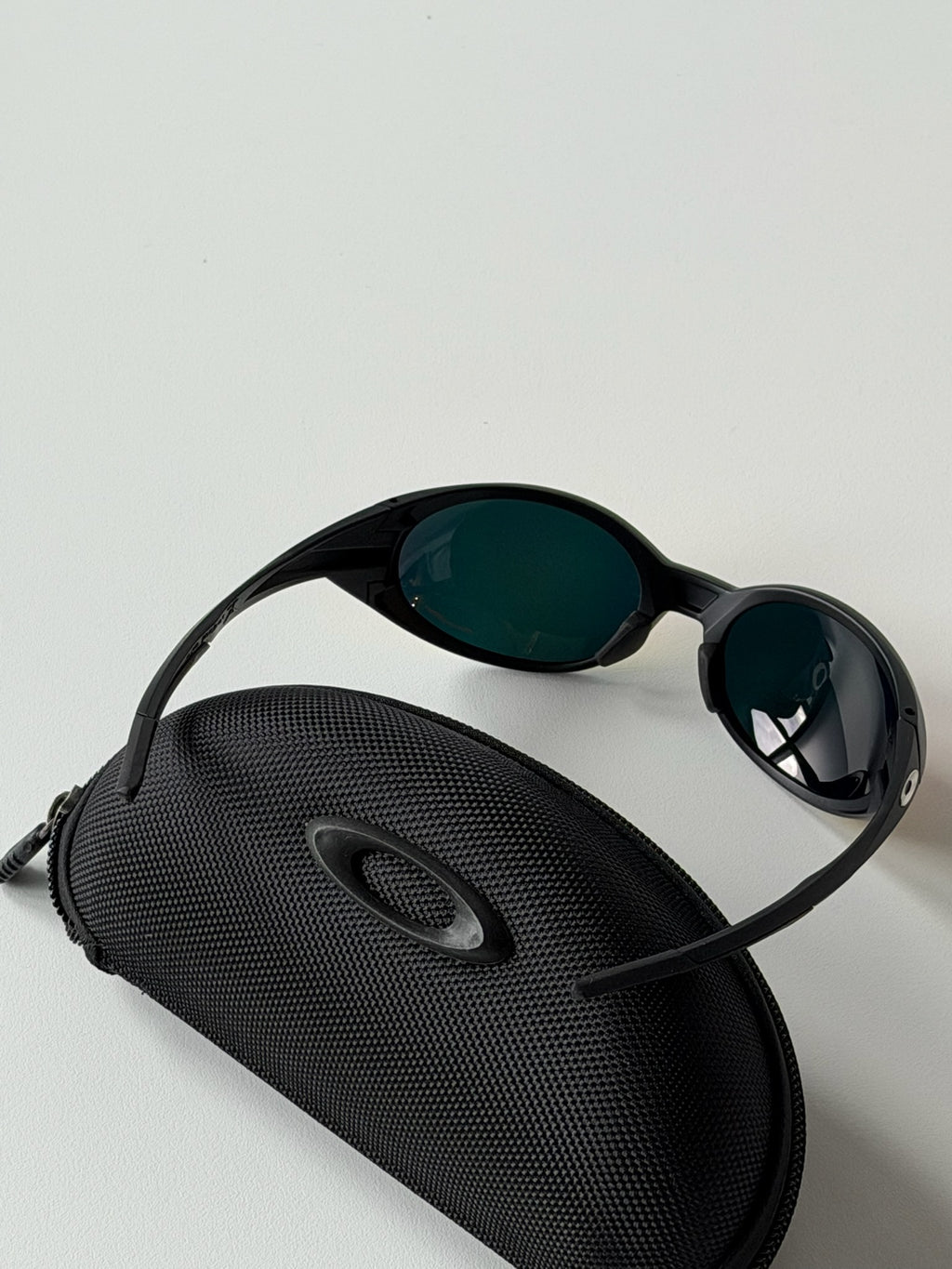 Oakley Eye Jacket Sunglasses – Black Frame / Fire Iridium Lens | Y2K Wraparound Sports Shades