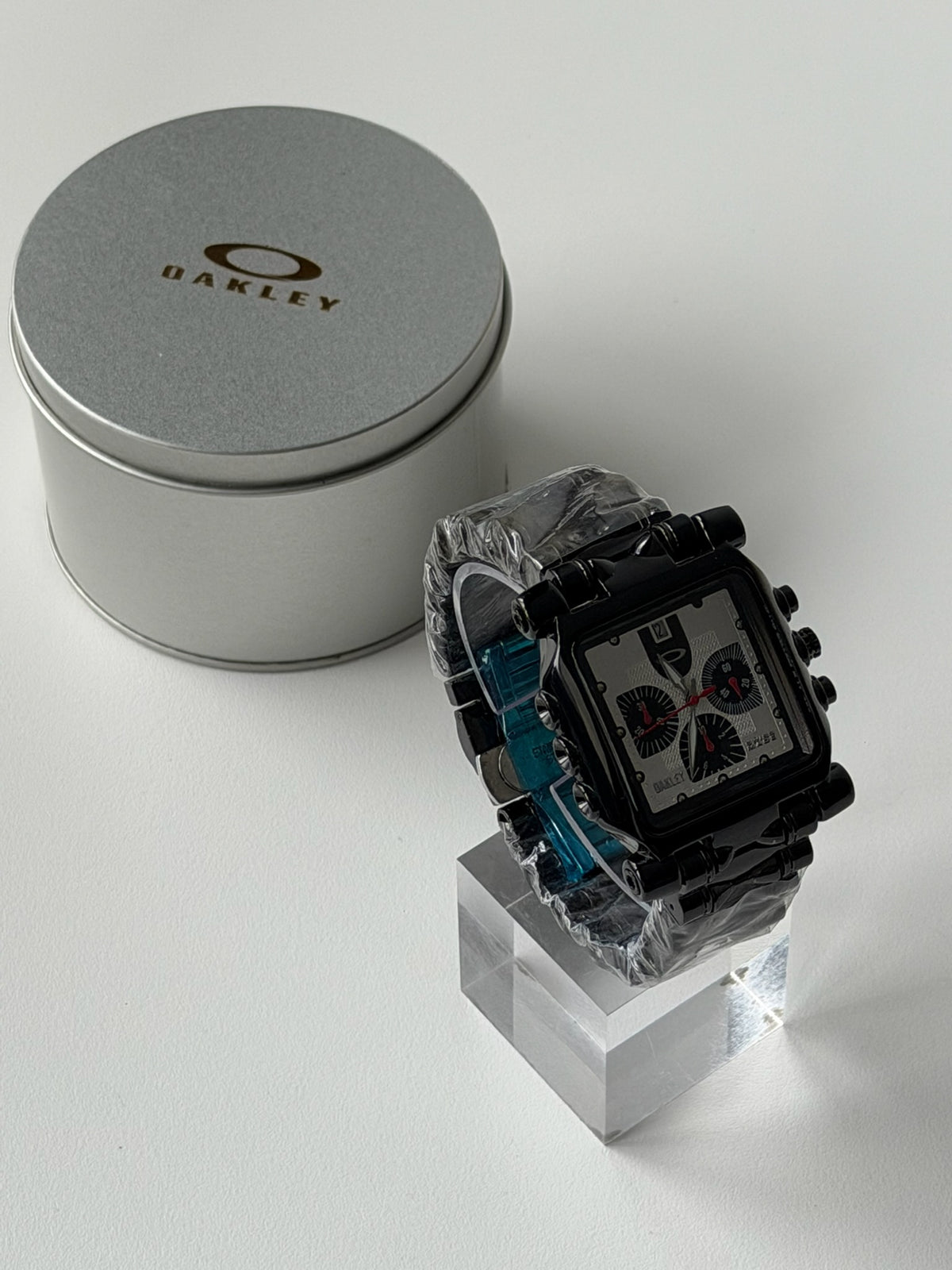 Oakley Minute Machine Watch – Black Bracelet / White Dial