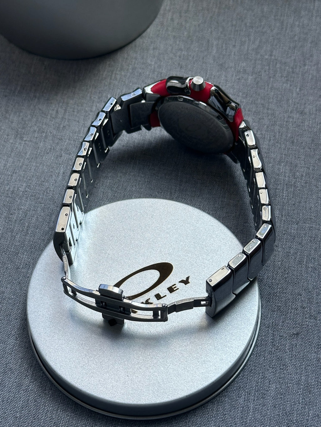 Oakley Blade Watch – Red dial Silver Shiny Stainless Steel, Swiss Movement, Collectible Men’s Watch