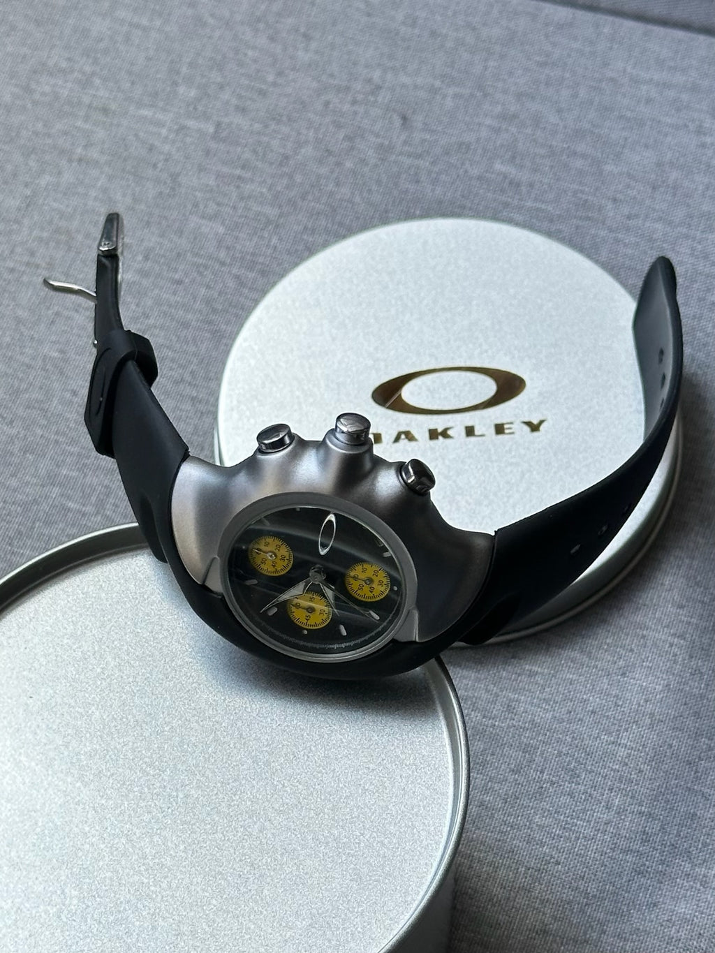 Oakley Chronograph Watch – Yellow Dial with Rubber Strap