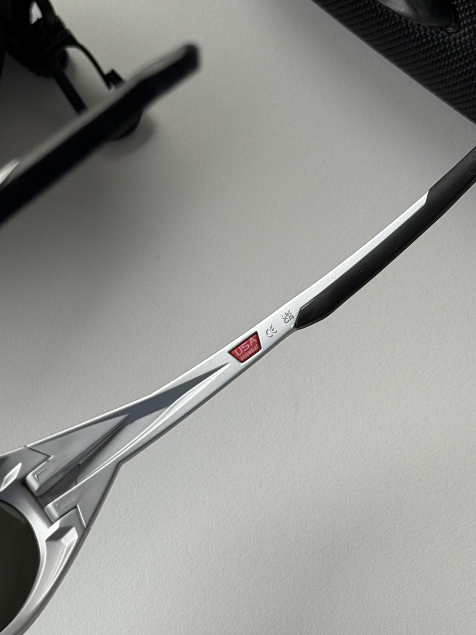 Oakley Eye Jacket Sunglasses – Silver Frame / Silver Mirror Lens | Y2K Wraparound Shades