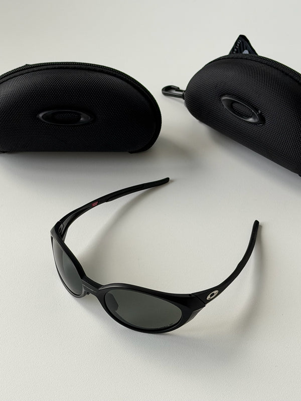 Oakley Eye Jacket Redux – Matte Black Frame / Black Lens | Vintage Y2K Wraparound Shades