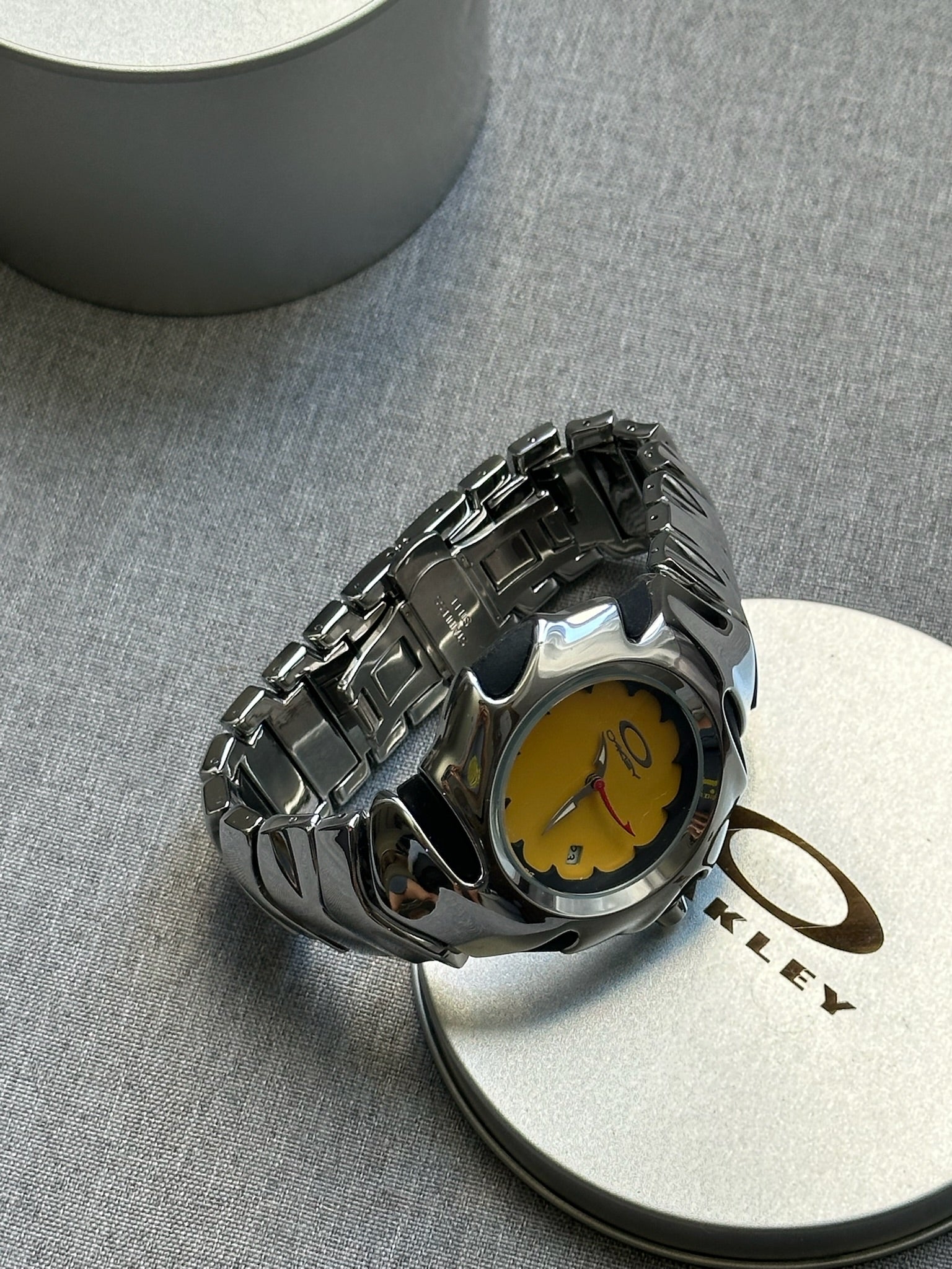 Oakley Blade Watch – Yellow dial Silver Shiny Stainless Steel, Swiss Movement, Collectible Men’s Watch