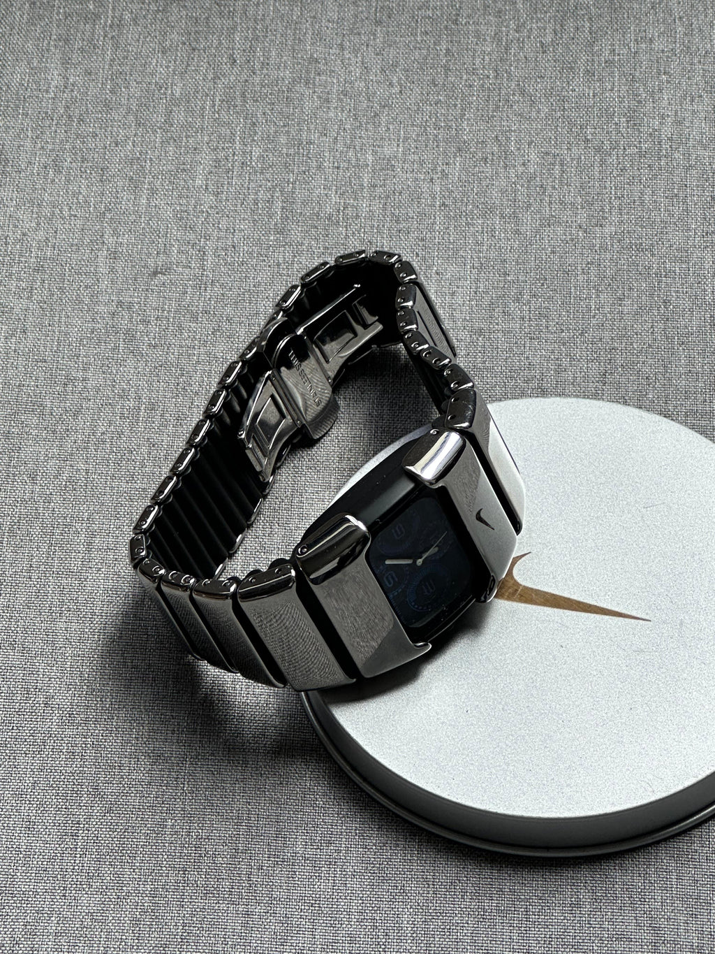 Nike D-Line Shiny Silver Analogue Watch with Blue Dial | Rare Collectible | Unisex Retro Sports Timepiece